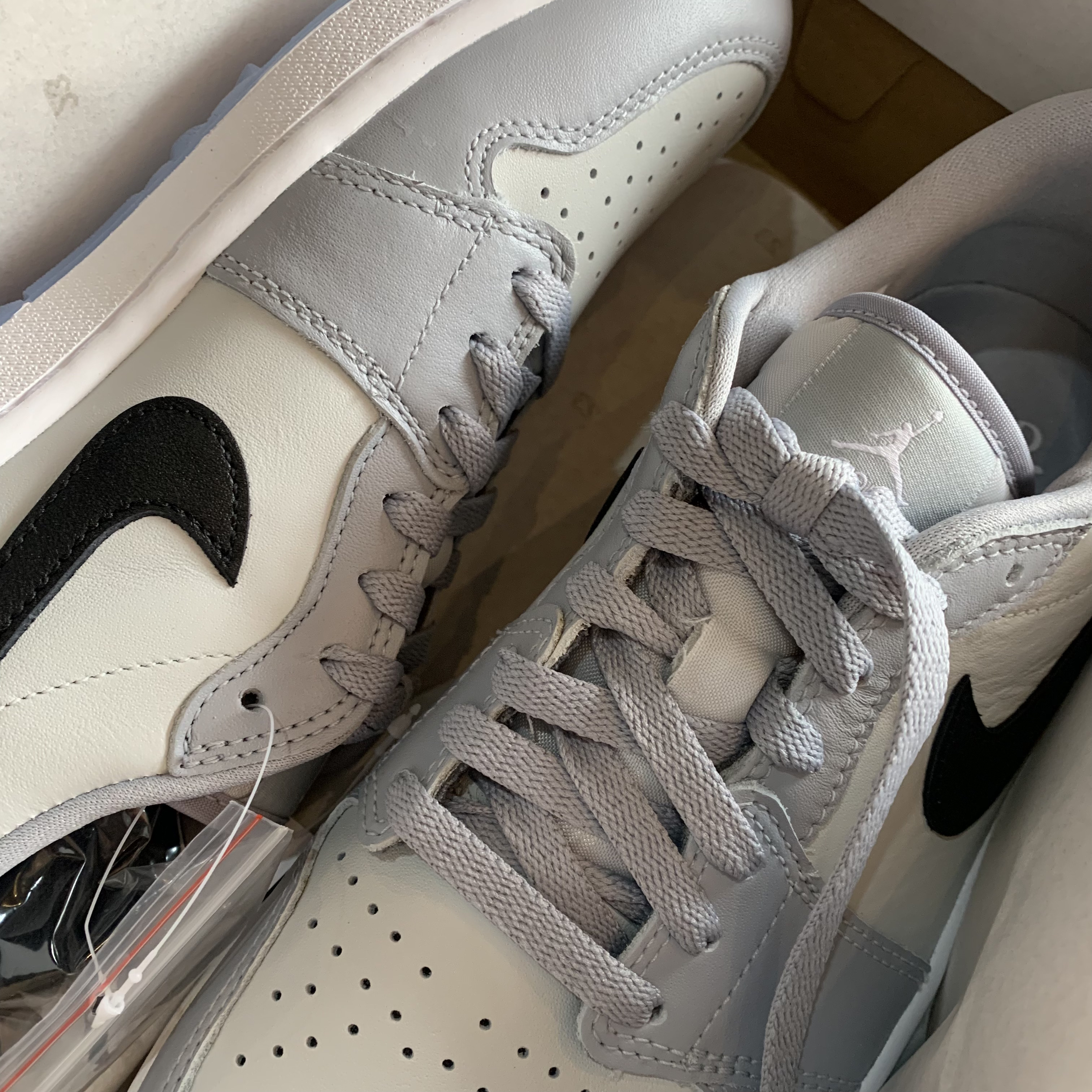 Jordan 1 Low Golf Wolf Grey 착용 스타일