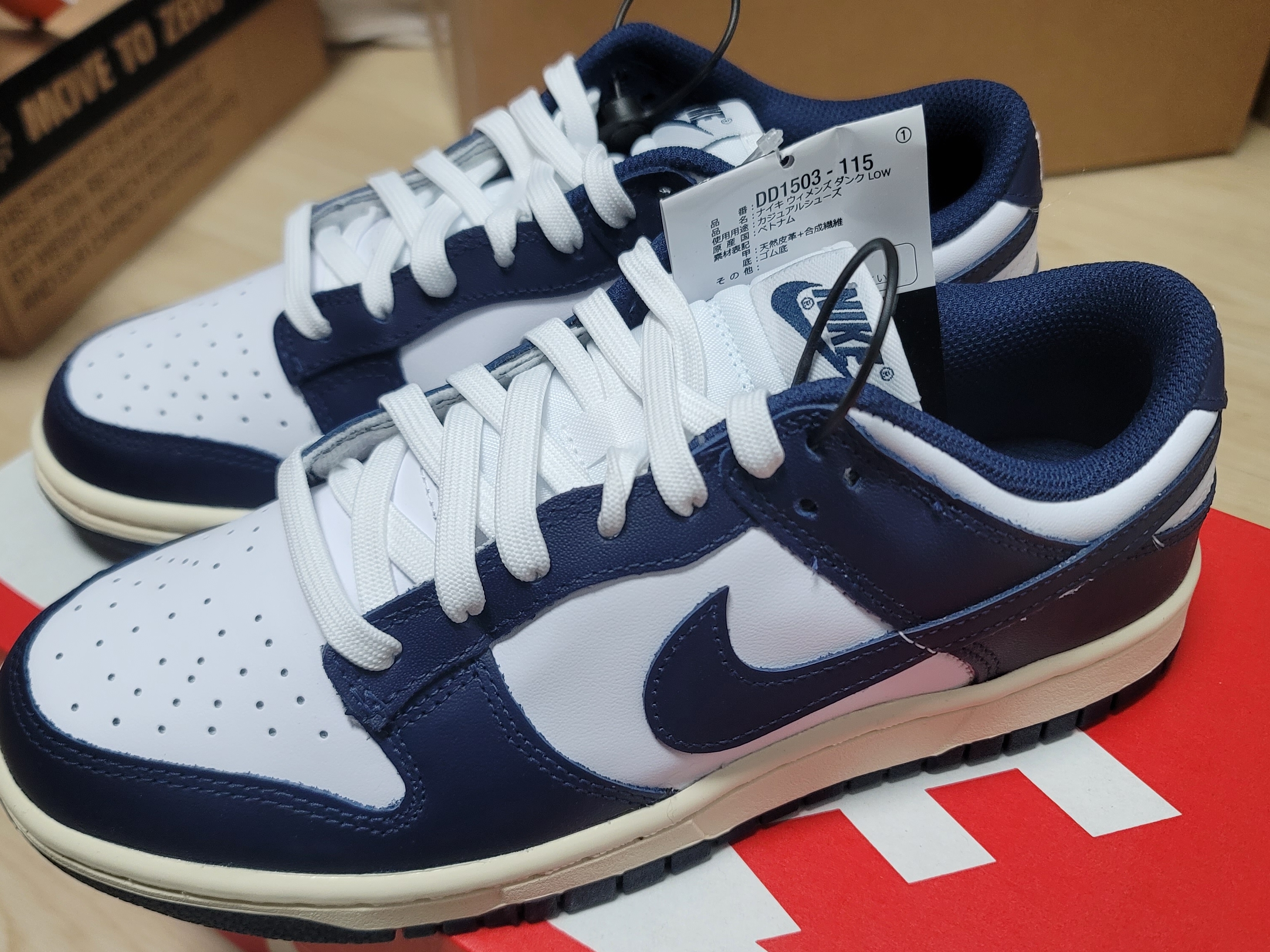 (W) Nike Dunk Low Vintage Midnight Navy 착용 스타일 - 1