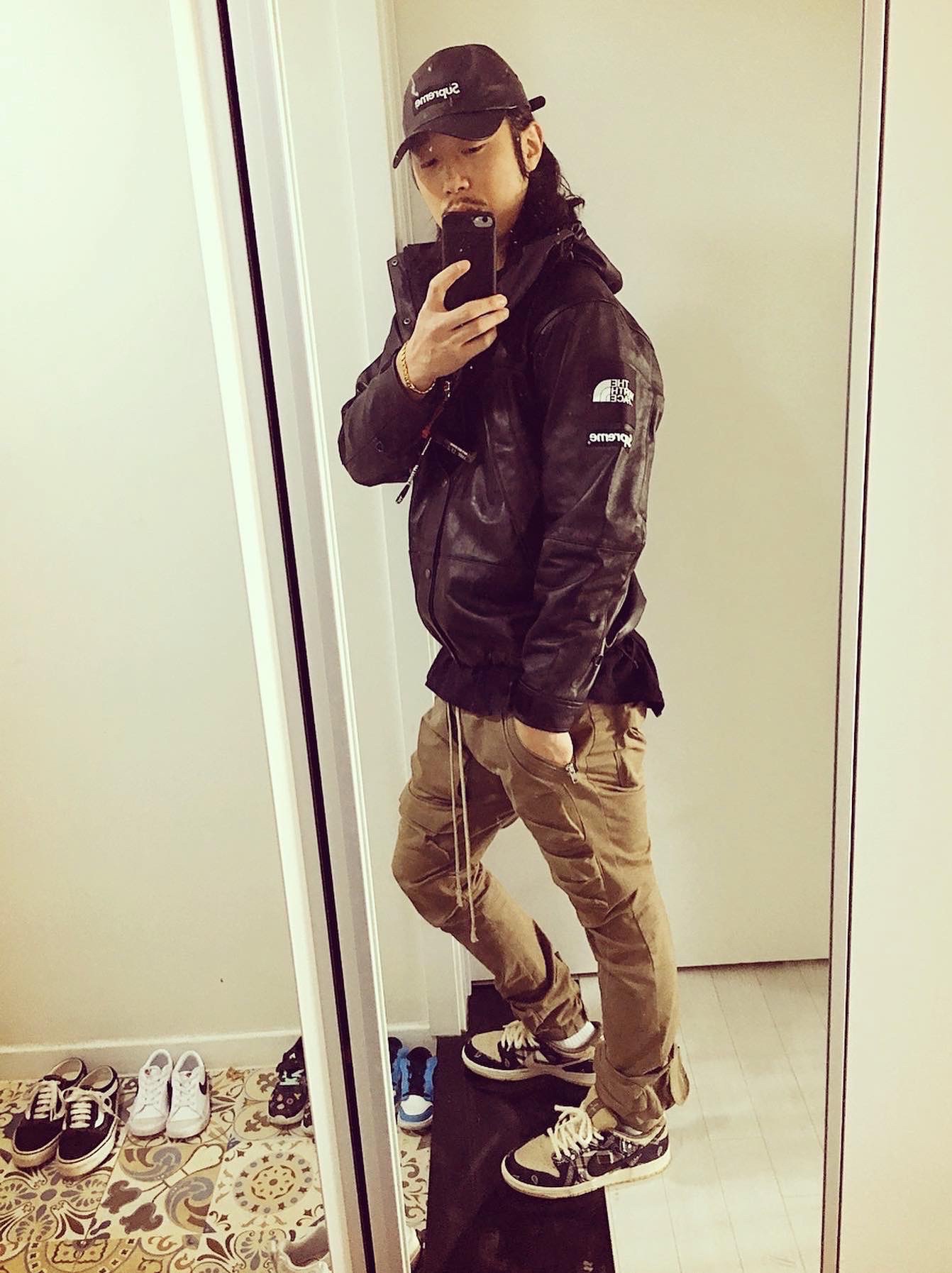 Supreme x The North Face Leather Mountain Parka Black - 18FW, Nike x Travis Scott SB Dunk Low 착용 스타일