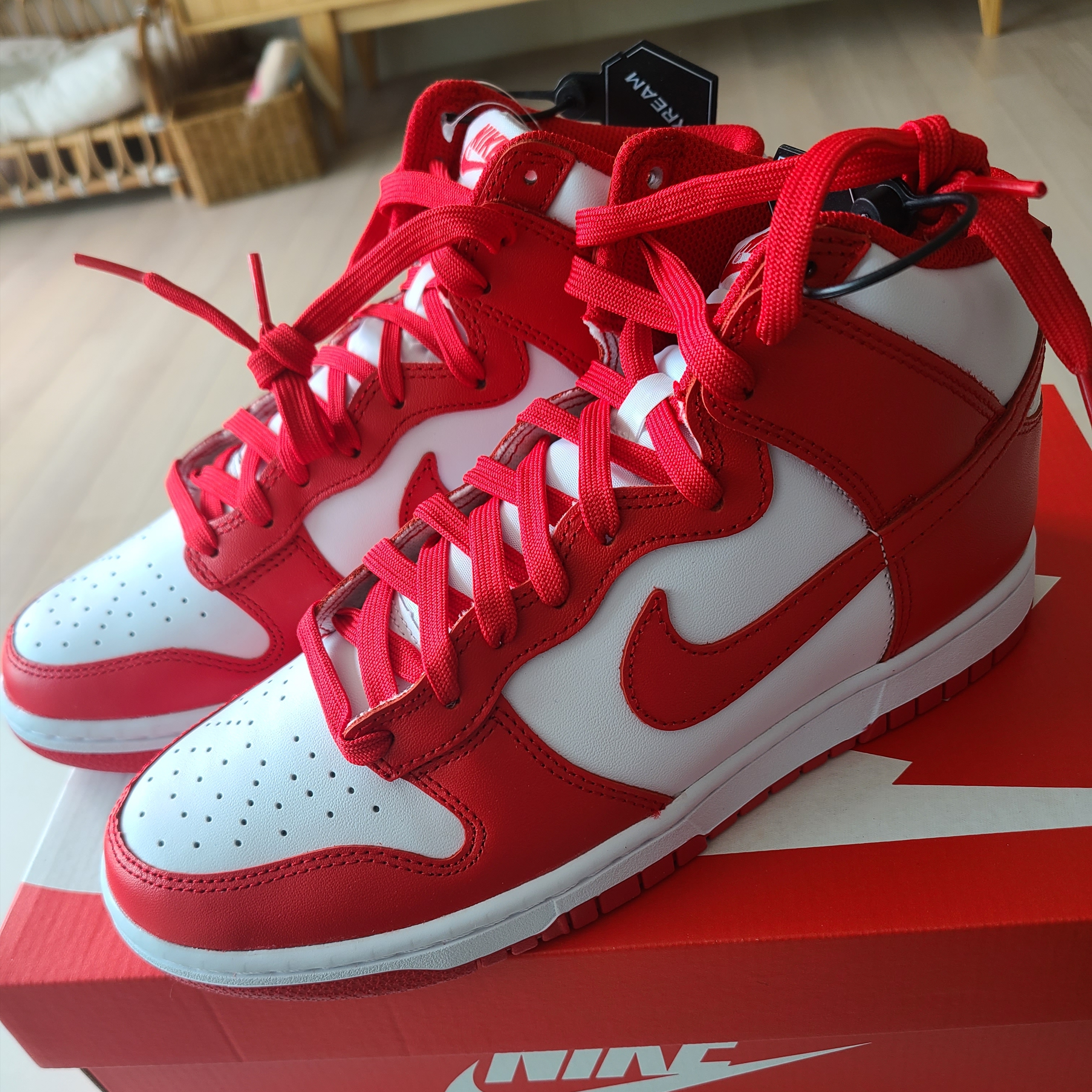 Nike Dunk High Retro Championship White and Red 착용 스타일