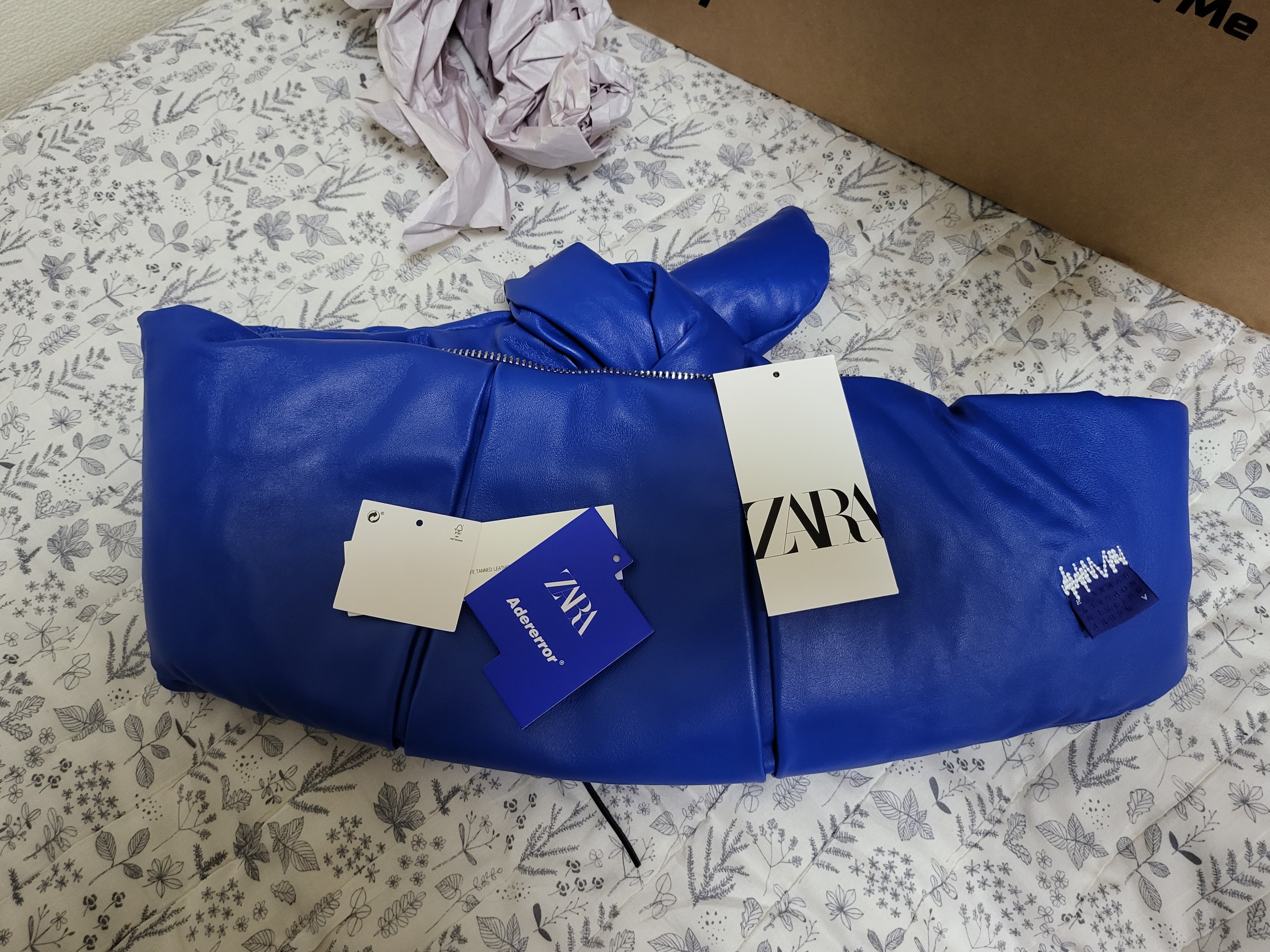 Ader Error x Zara Leather Shoulder Bag with Knot Blue 착용 스타일