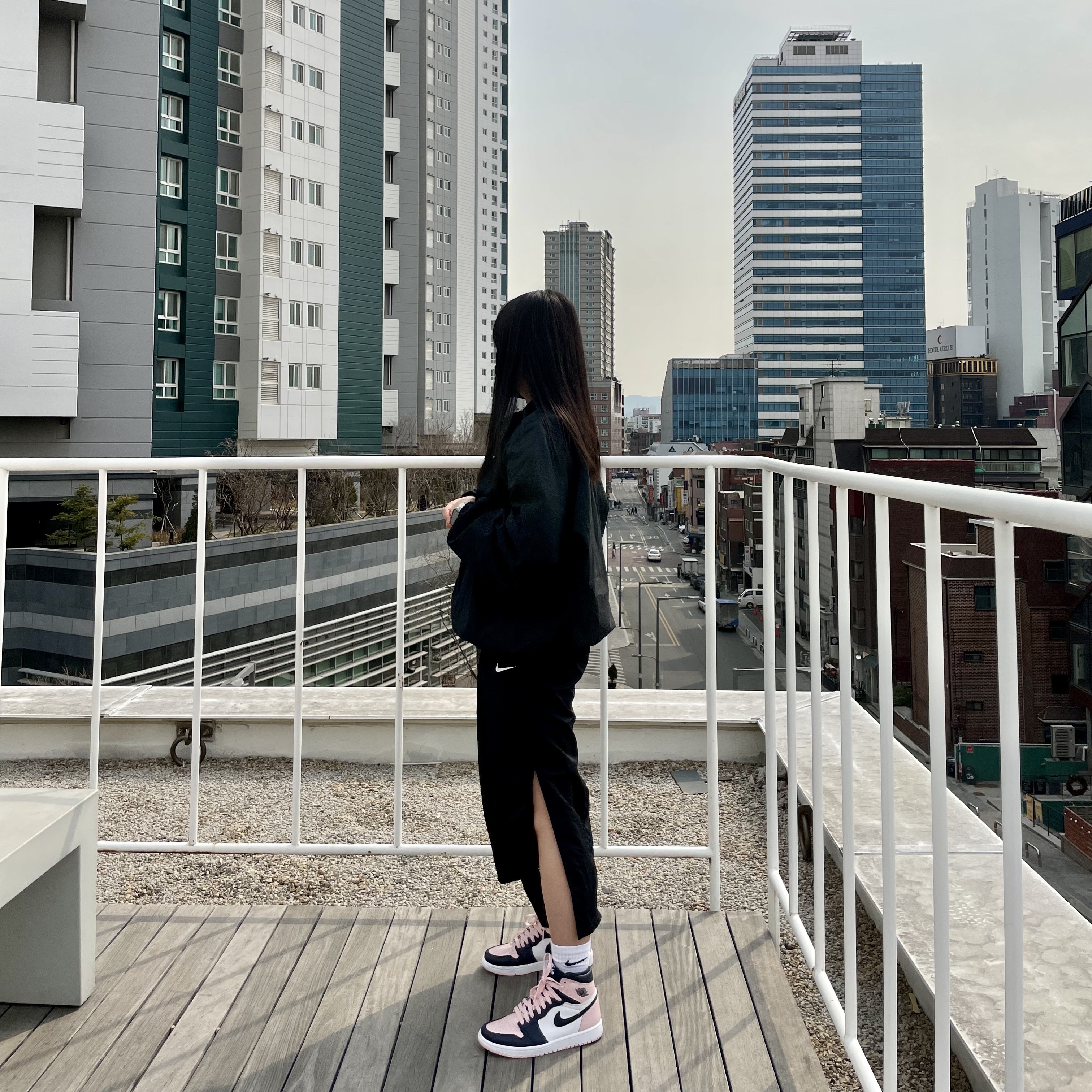(W) Jordan 1 Retro High OG Atmosphere 착용 스타일 - 1