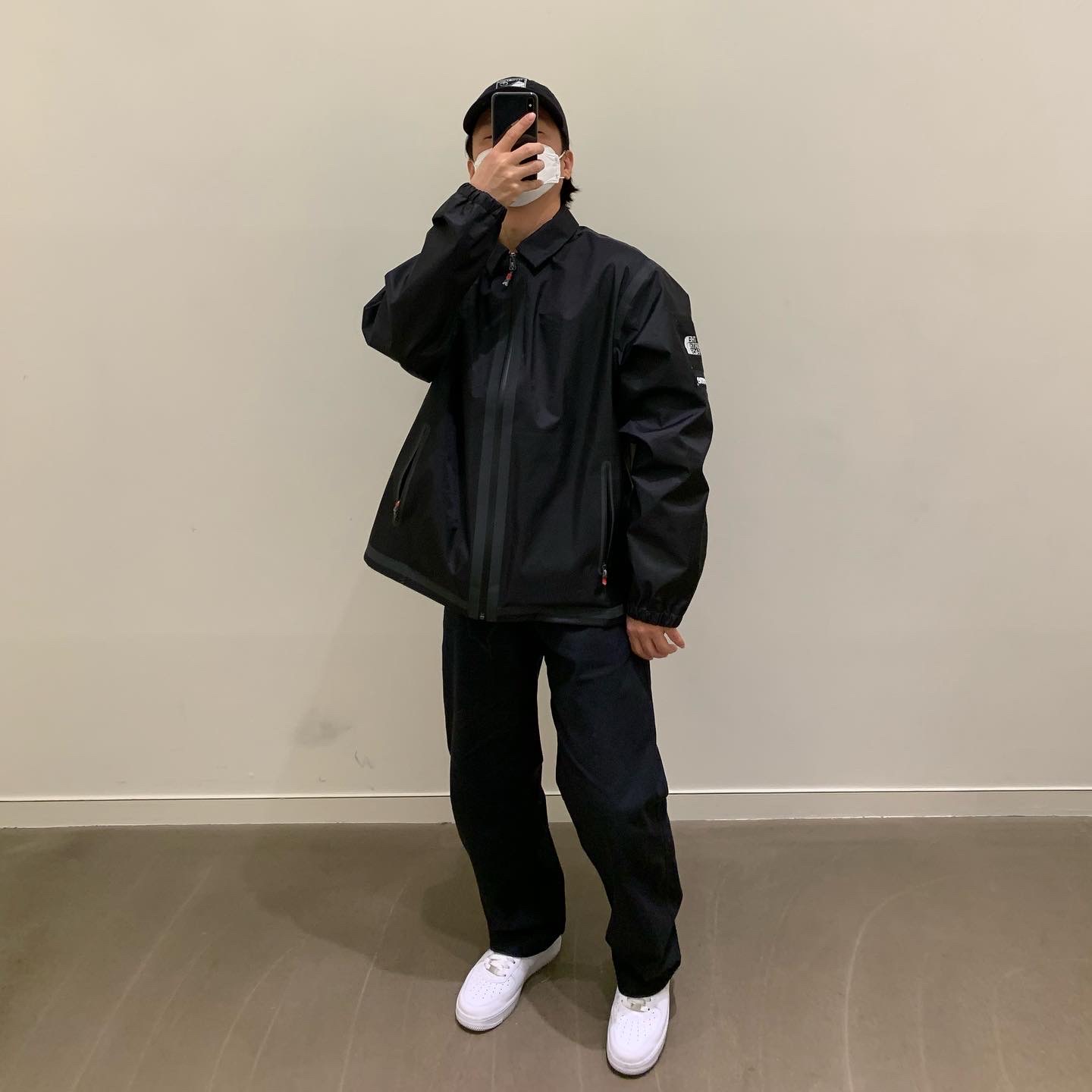 Supreme x The North Face Summit Series Outer Tape Seam Coaches Jacket Black - 21SS 착용 스타일 - 2