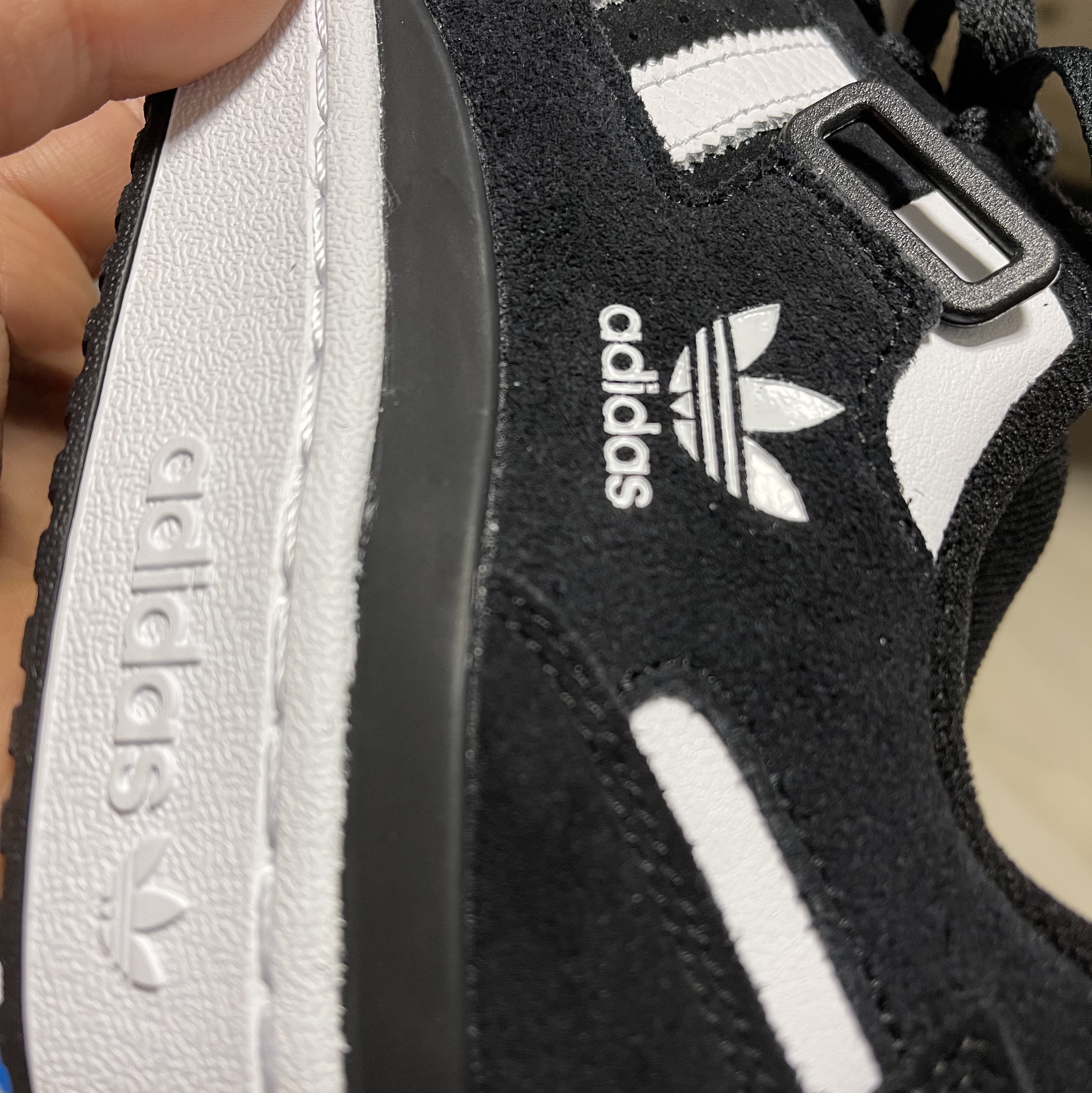 Adidas Forum Low Black White 착용 스타일 - 5