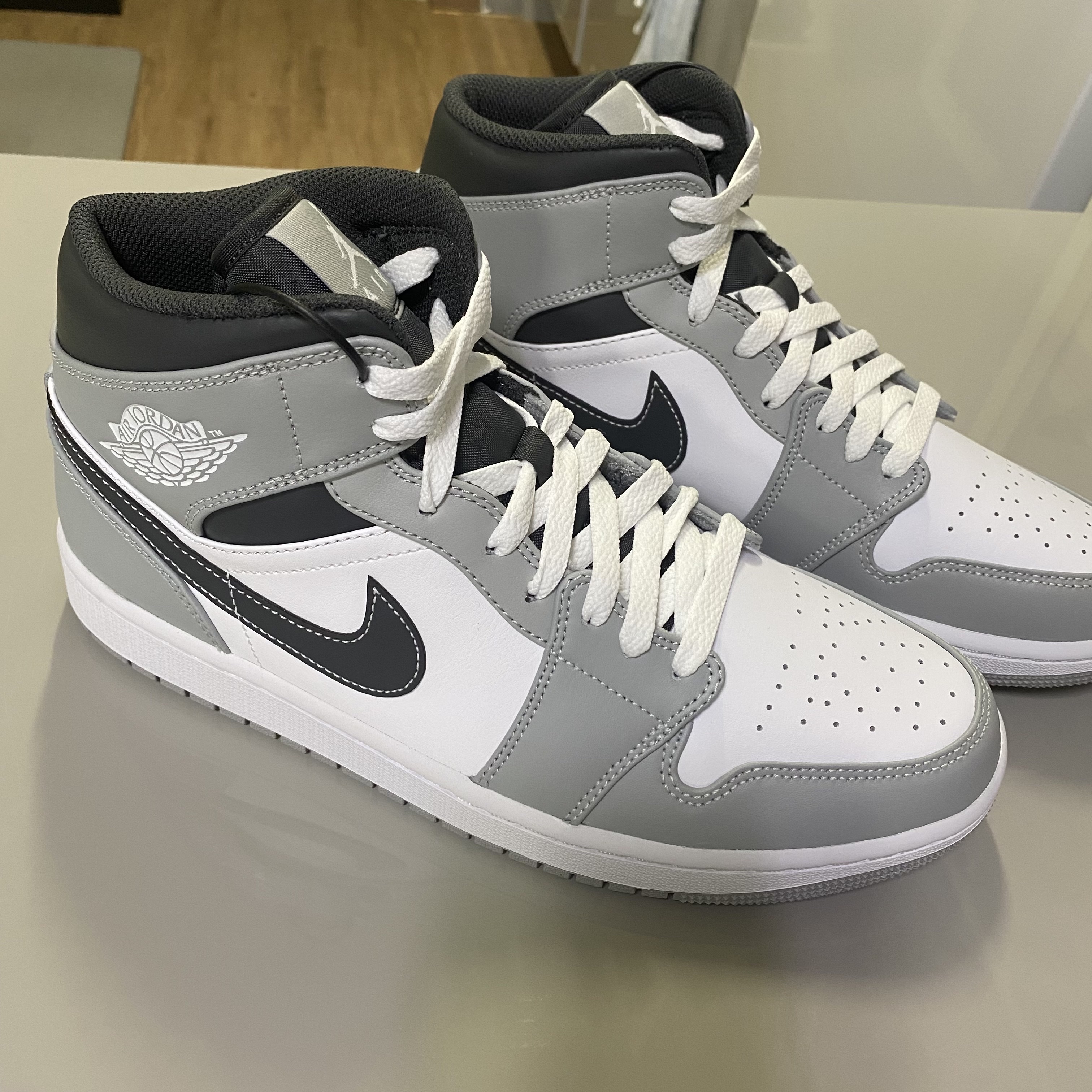 Jordan 1 Mid Light Smoke Grey Anthracite 착용 스타일