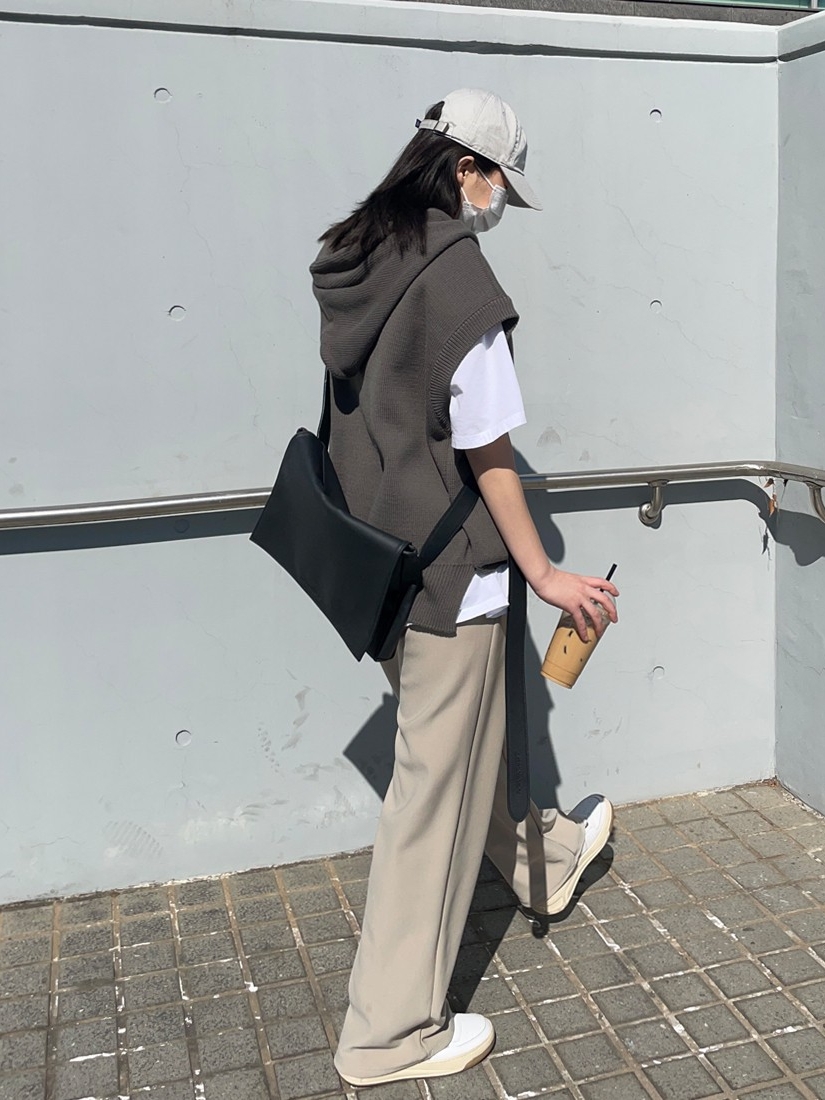 Acne Studios Perey Velcro Strap Sneakers White 착용 스타일 - 2