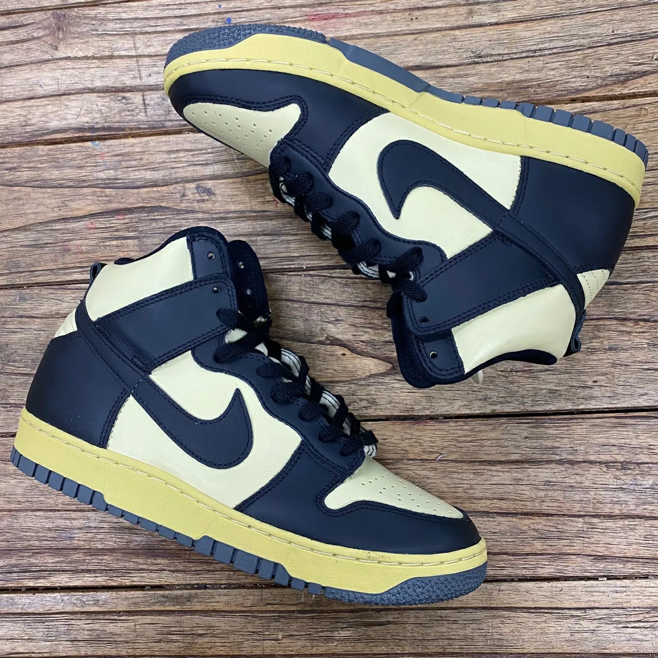 Nike Dunk High 1985 SP Black Acid Wash 착용 스타일 - 2