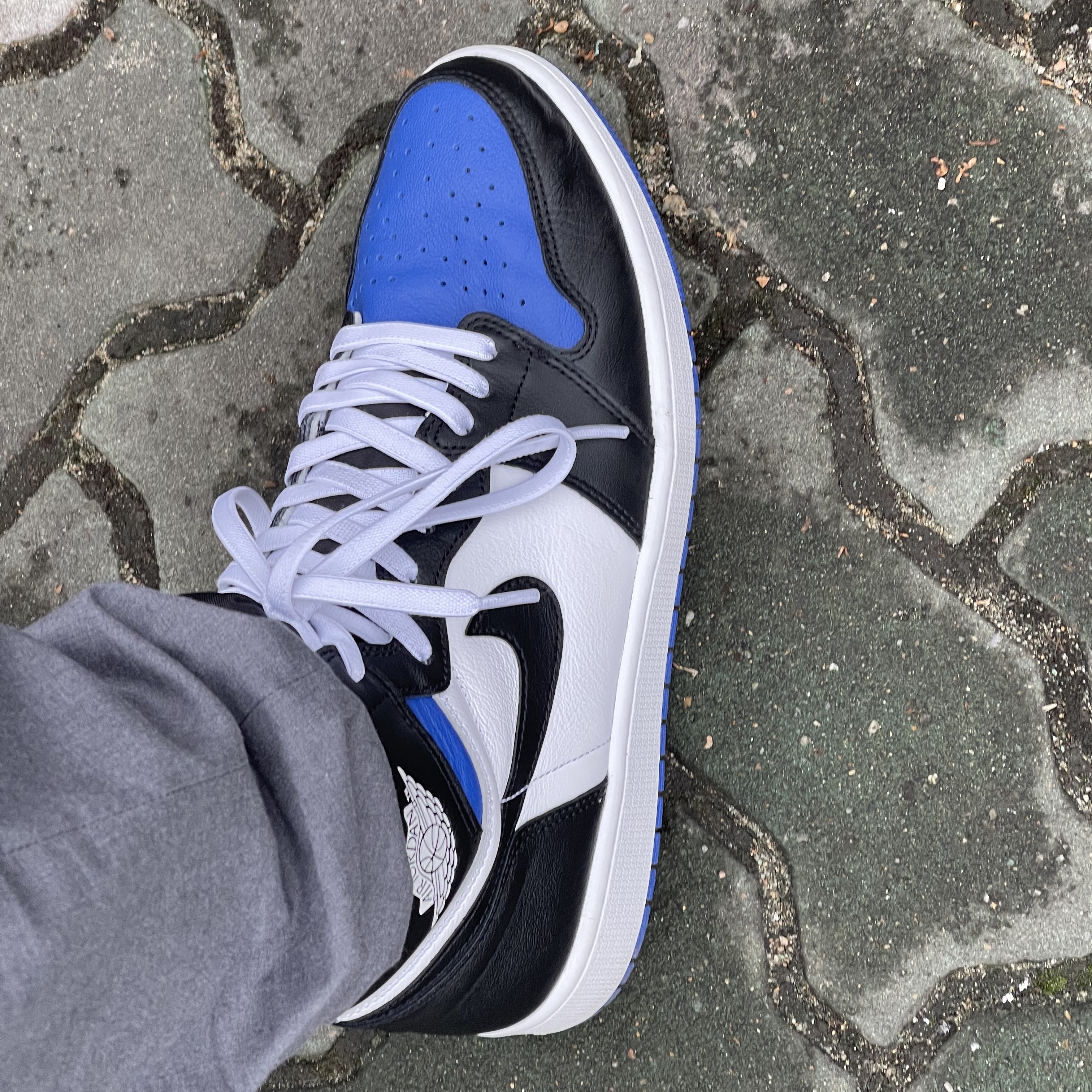 Jordan 1 Retro High OG Royal Toe 착용 스타일 - 3