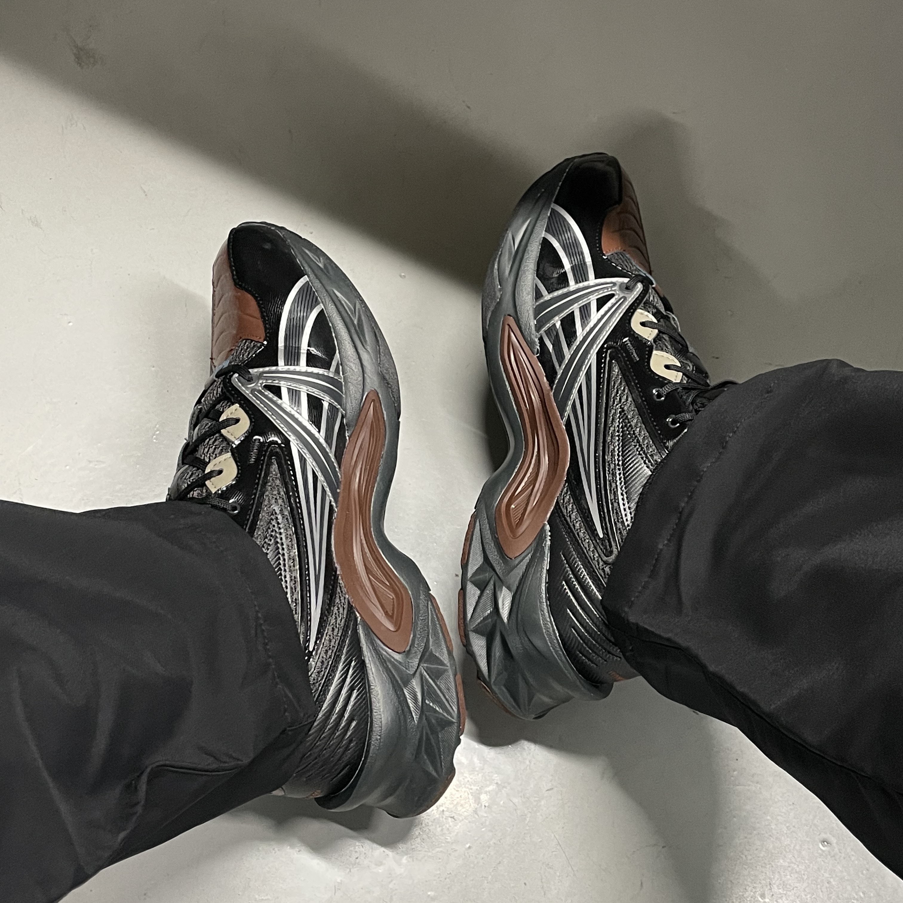 Asics HN2-S Protoblast Chocolate Brown, Arc'teryx Atom LT Hoody Glitch 착용 스타일 - 2