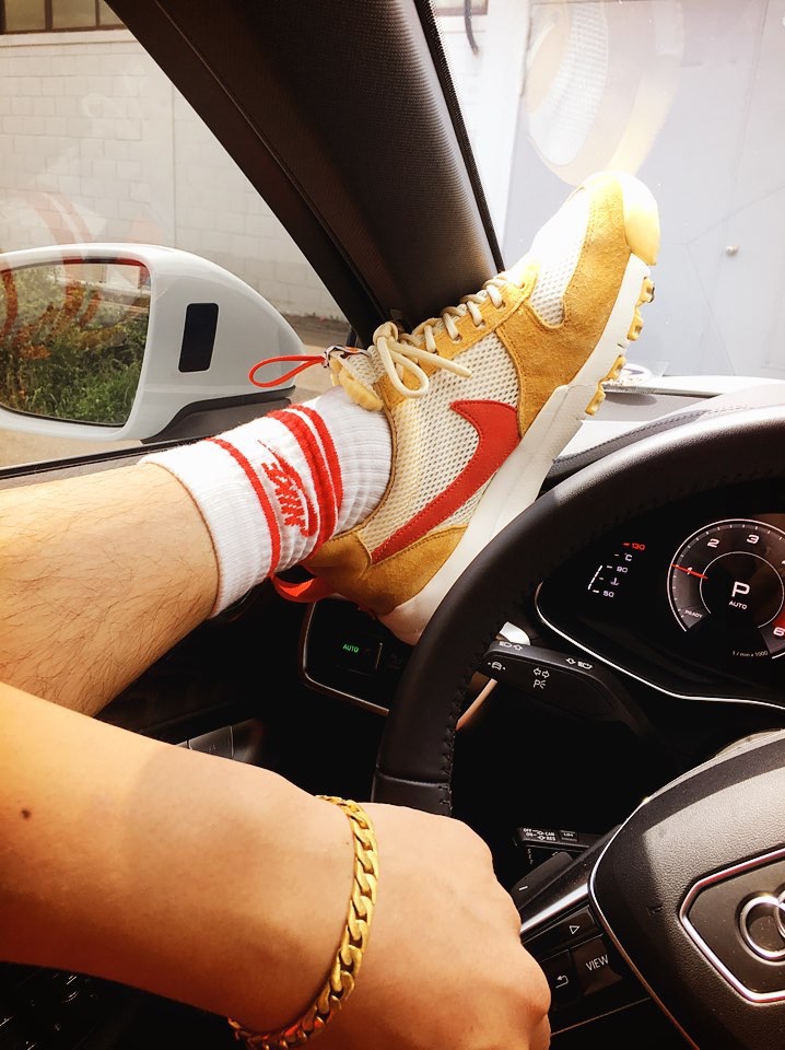 Jordan 1 x Off-White Retro High Chicago The Ten, Nike x Tom Sachs Mars Yard Shoe 2.0 Space Camp ์ฐฉ์ฉ ์คํ์ผ - 2