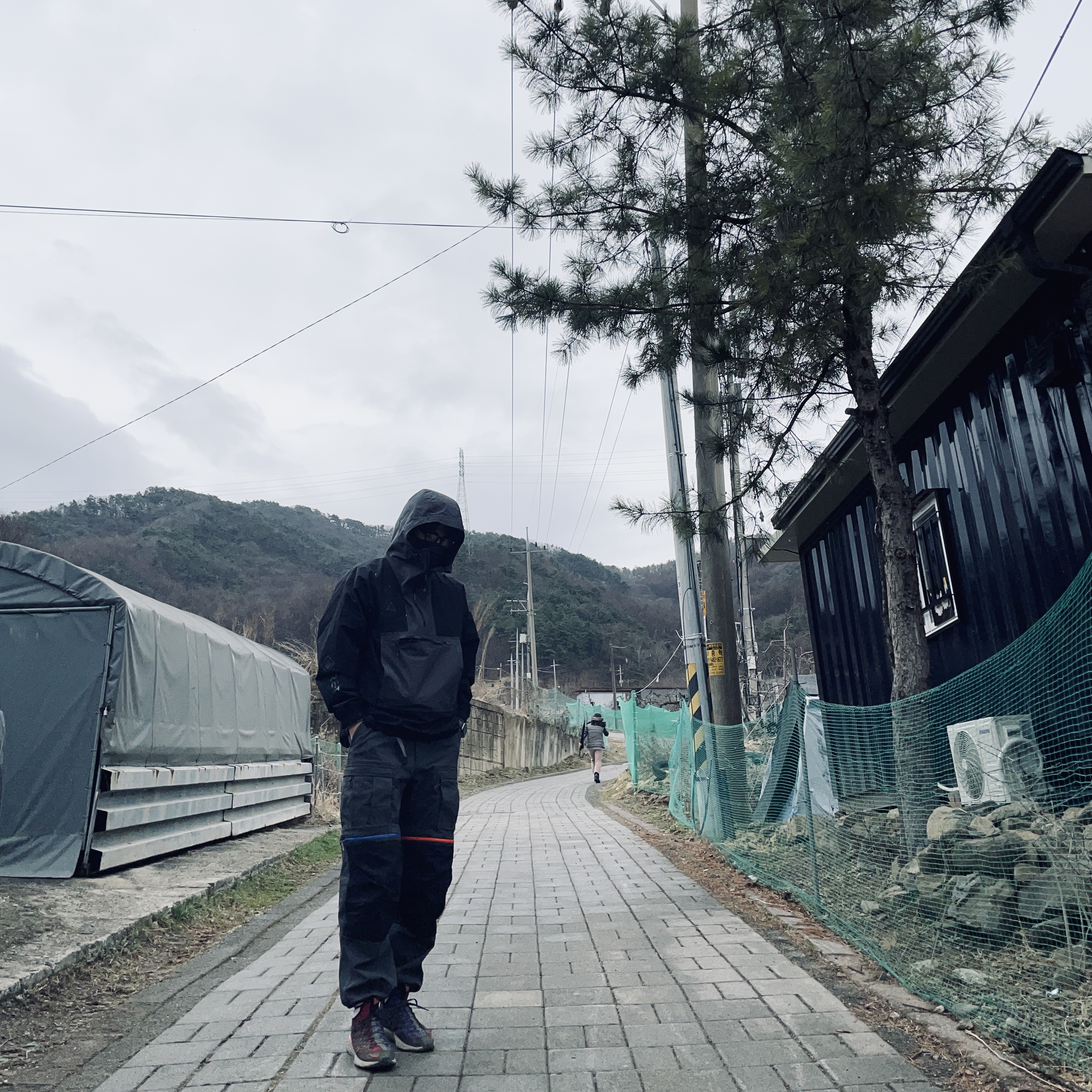 Nike ACG Gore-Tex Paclite Jacket Black Anthracite - US/EU, Nike ACG React Terra Gobe Noble Red 착용 스타일