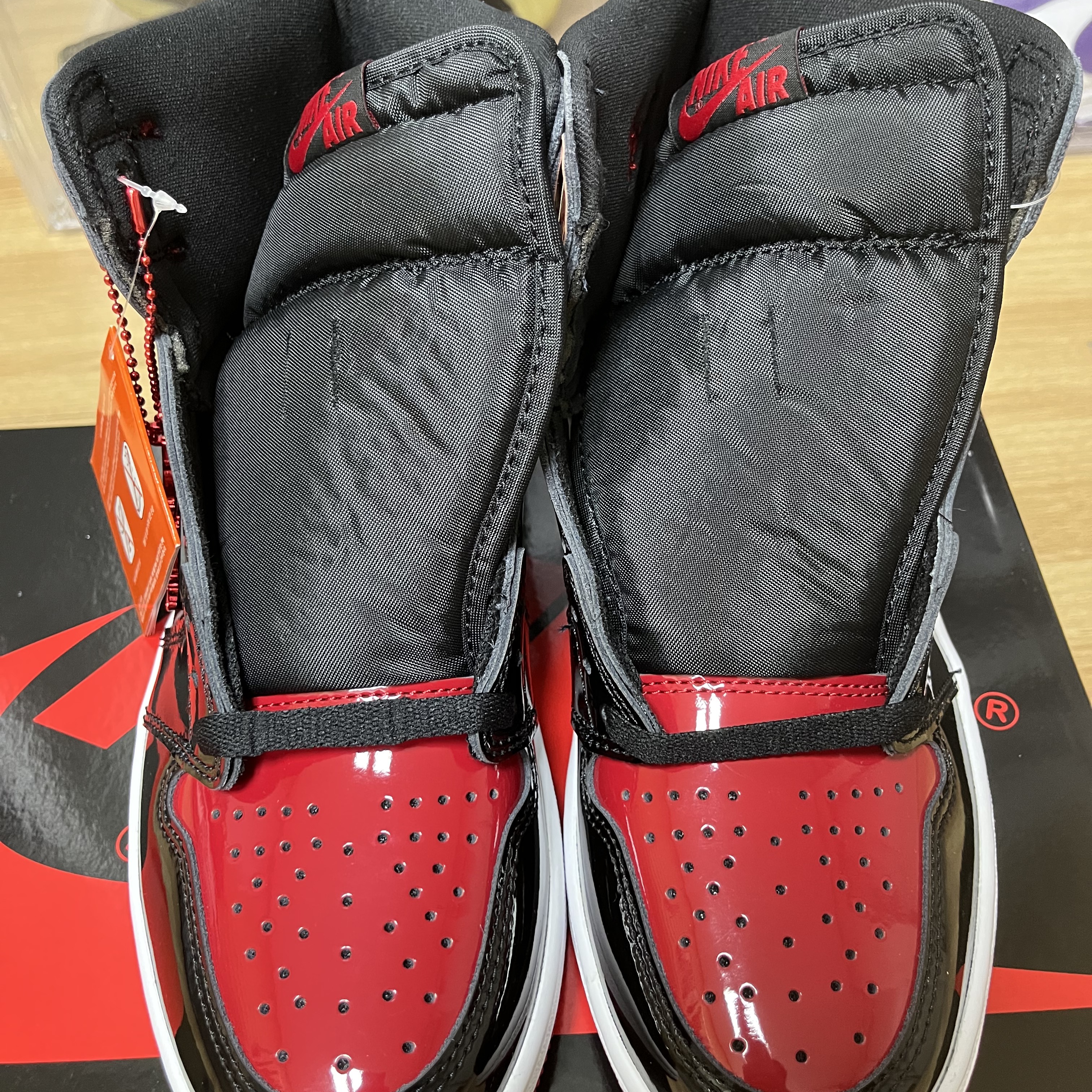 Jordan 1 Retro High OG Patent Bred 착용 스타일 - 1