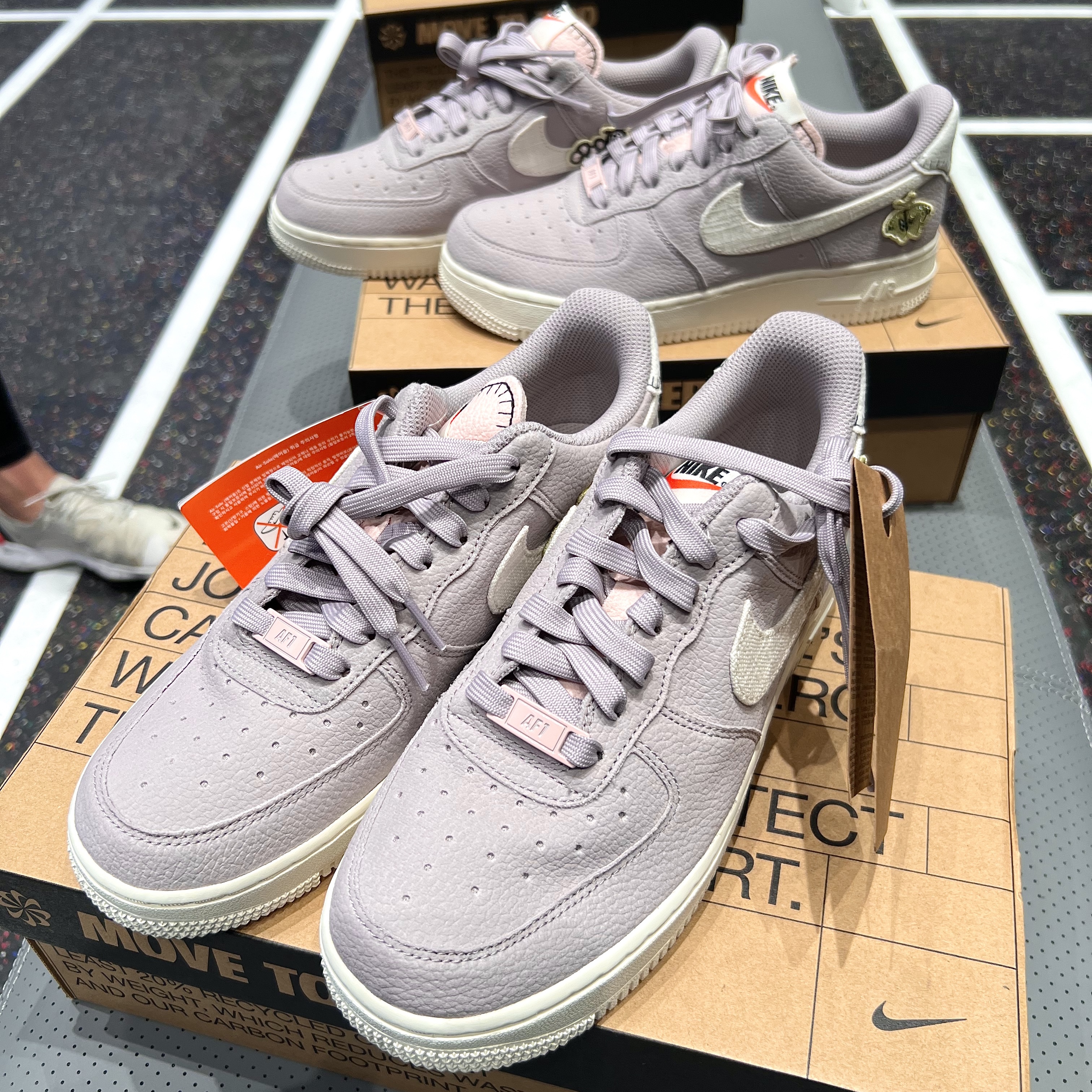(W) Nike Air Force 1 '07 SE Next Nature Amethyst Ash 착용 스타일 - 2
