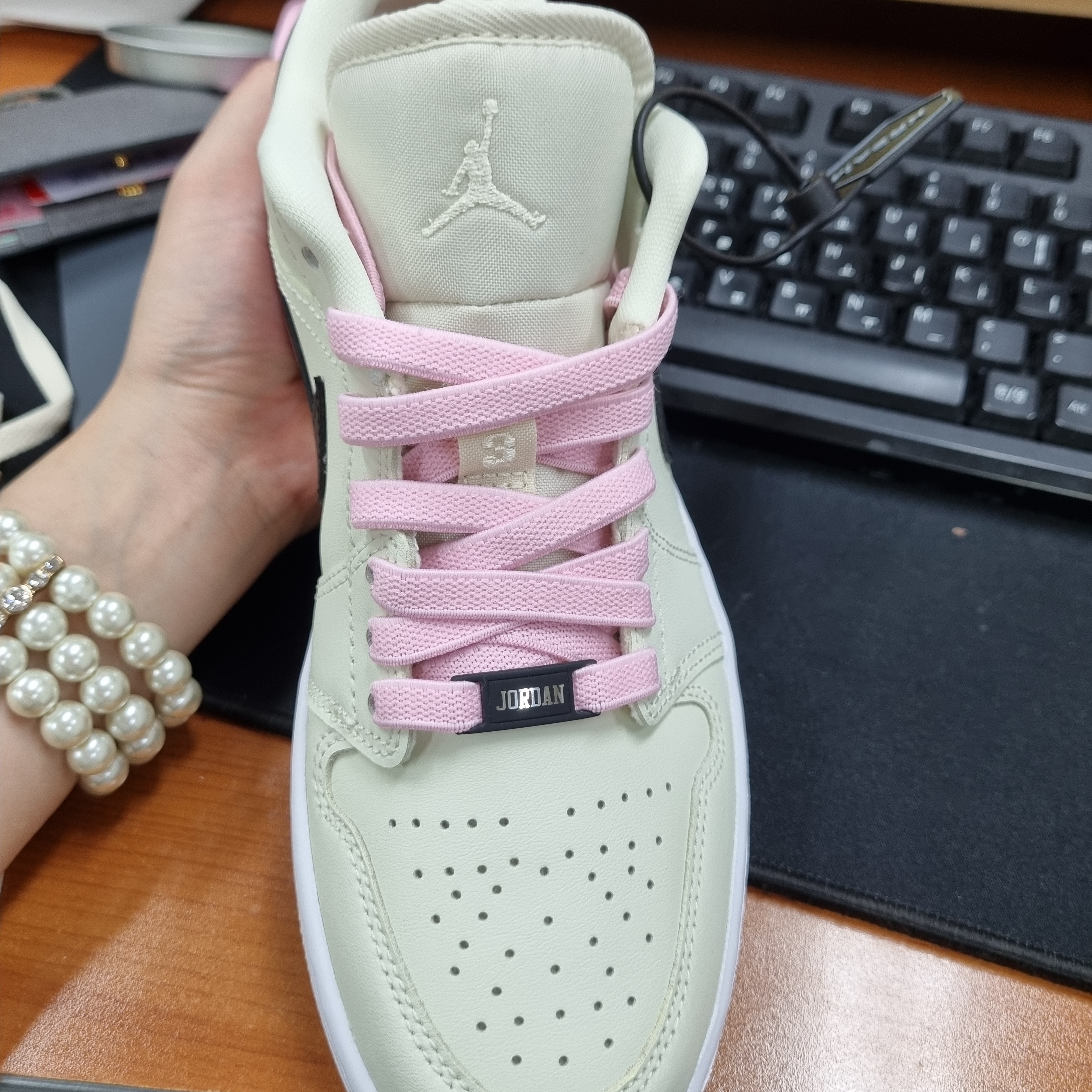 (W) Jordan 1 Low Coconut Milk 착용 스타일 - 1