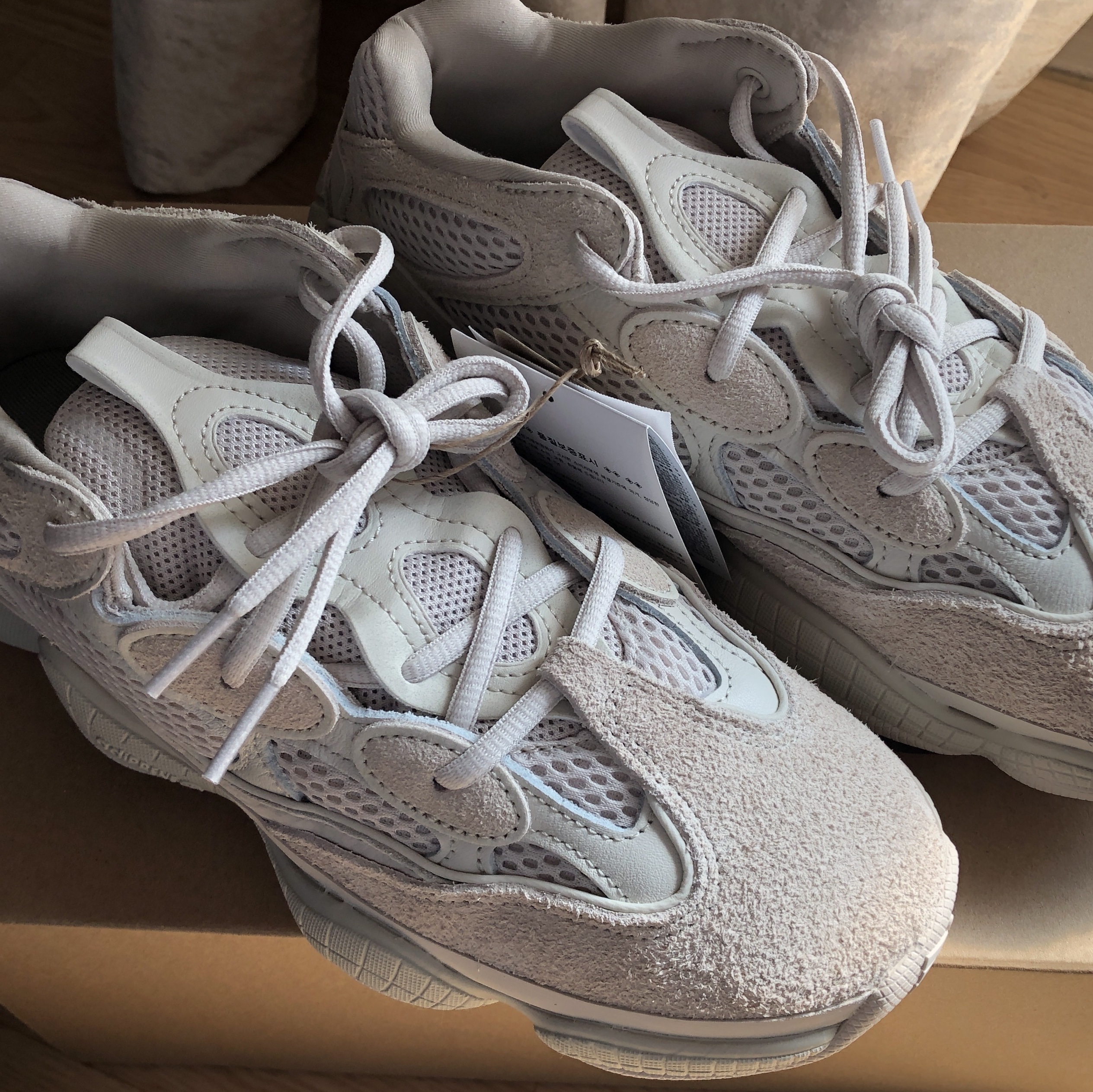 Adidas Yeezy 500 Blush 2022 착용 스타일