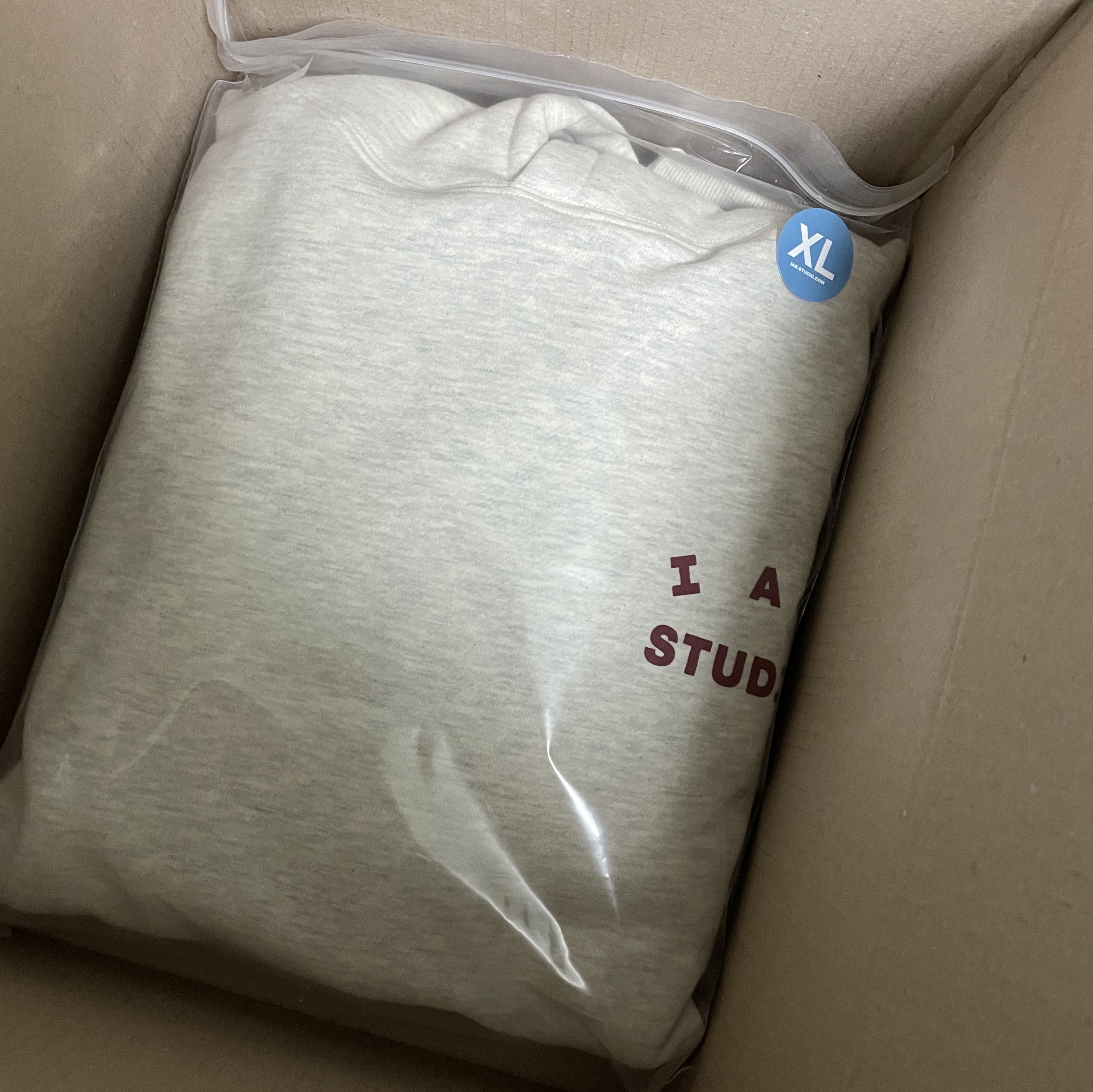 IAB Studio Hoodie Oatmeal Burgundy 착용 스타일