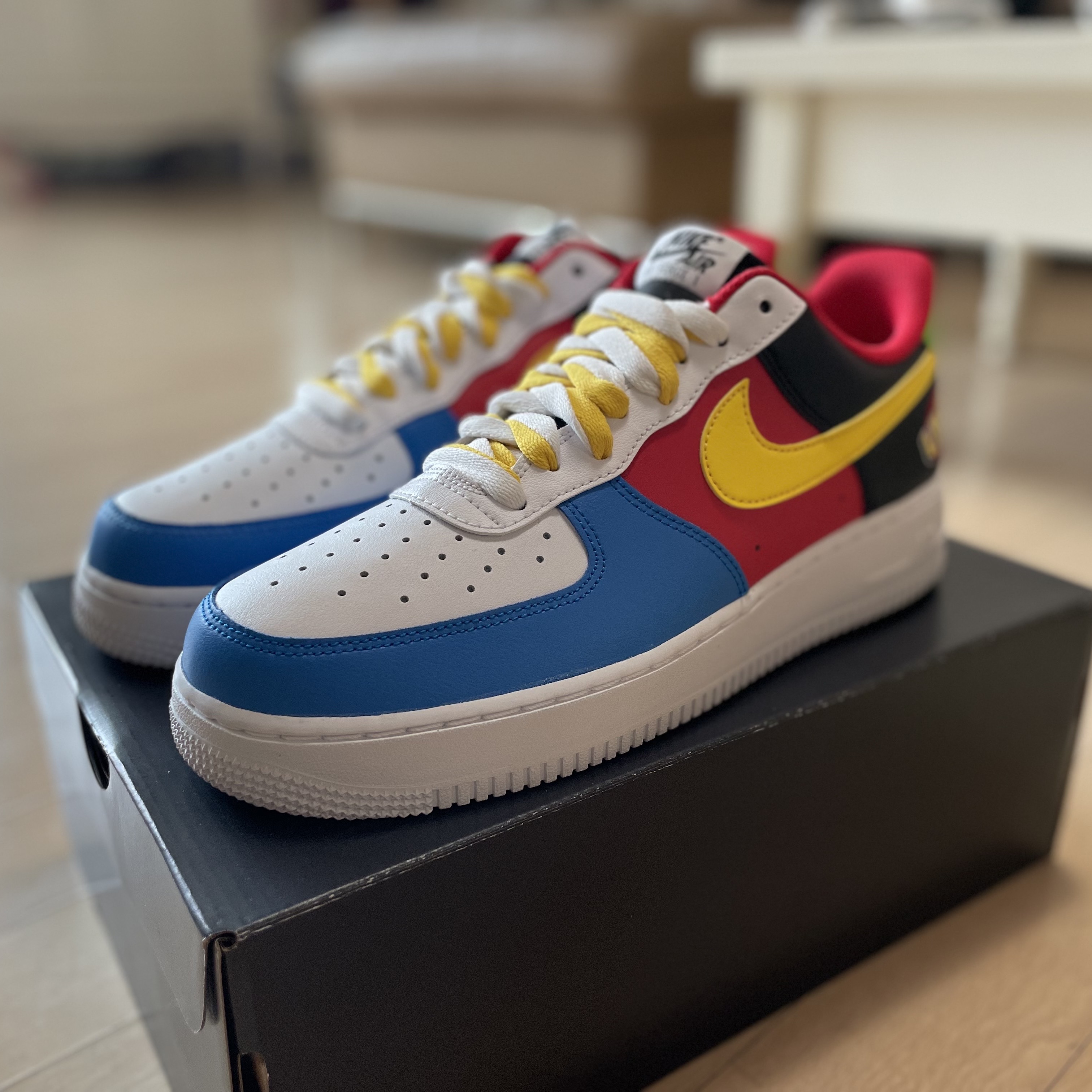 Nike x UNO Air Force 1 '07 QS White Yellow Zest 착용 스타일 - 2