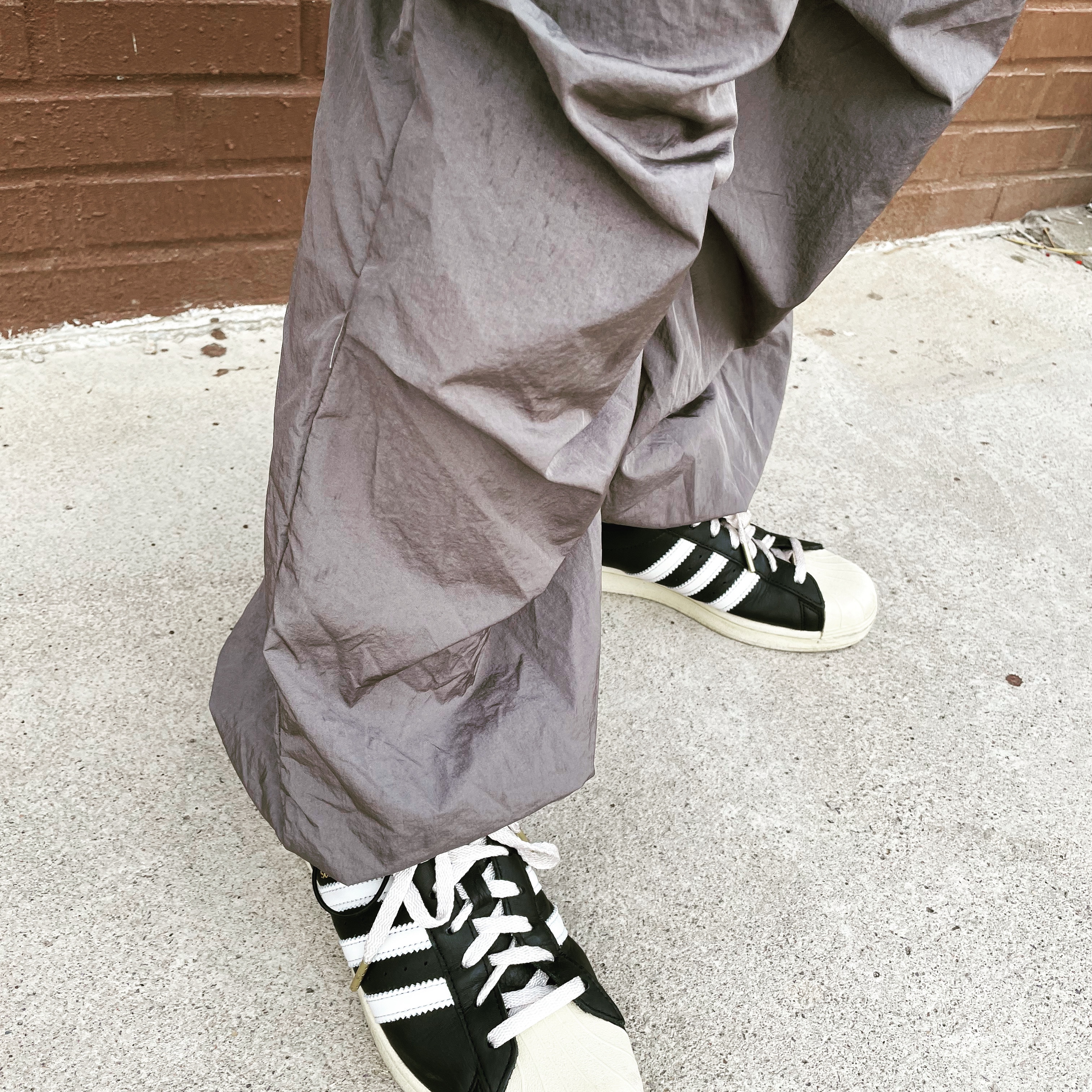 Adidas Superstar Premium Black White 착용 스타일