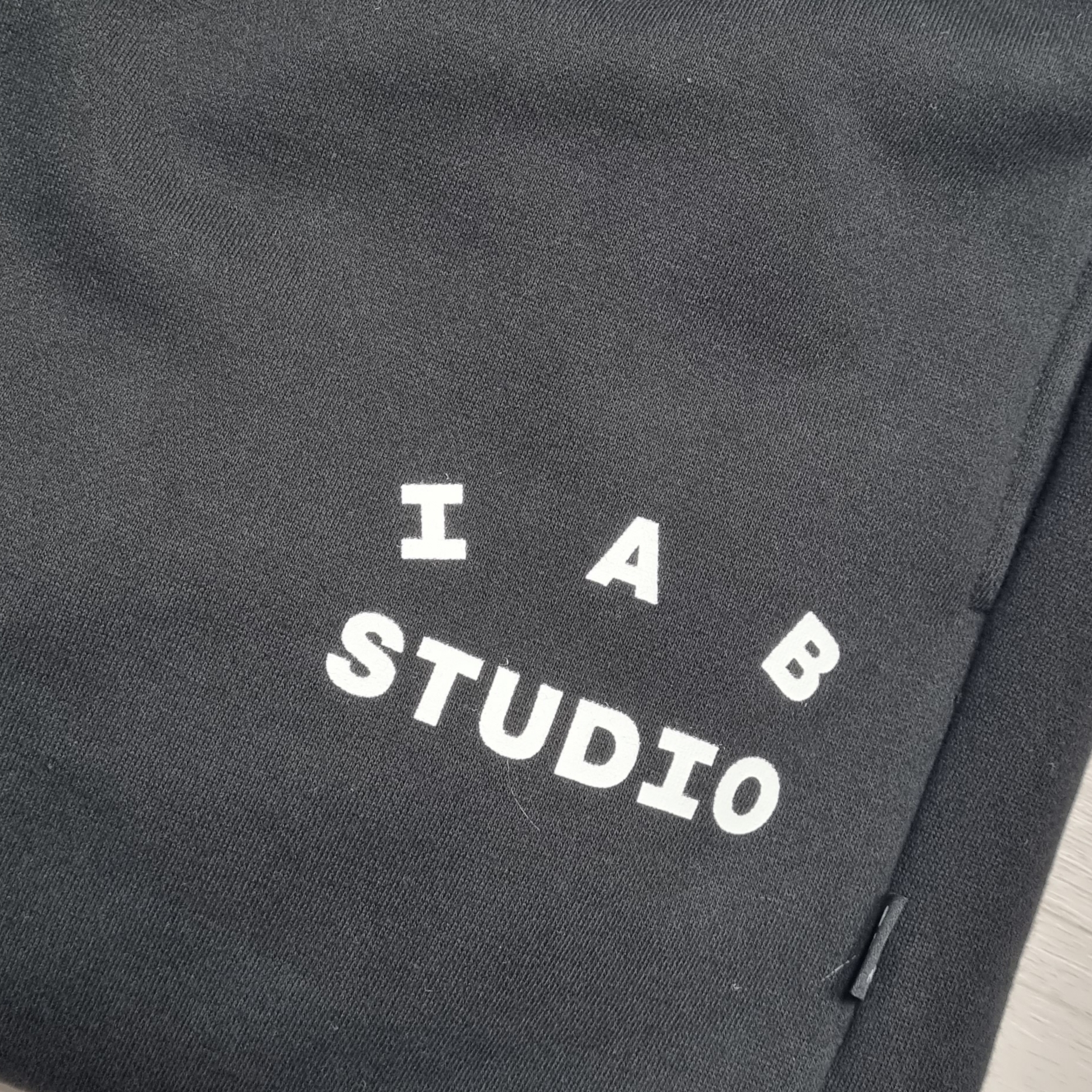 IAB Studio Sweatpants Black White - 22SS 착용 스타일