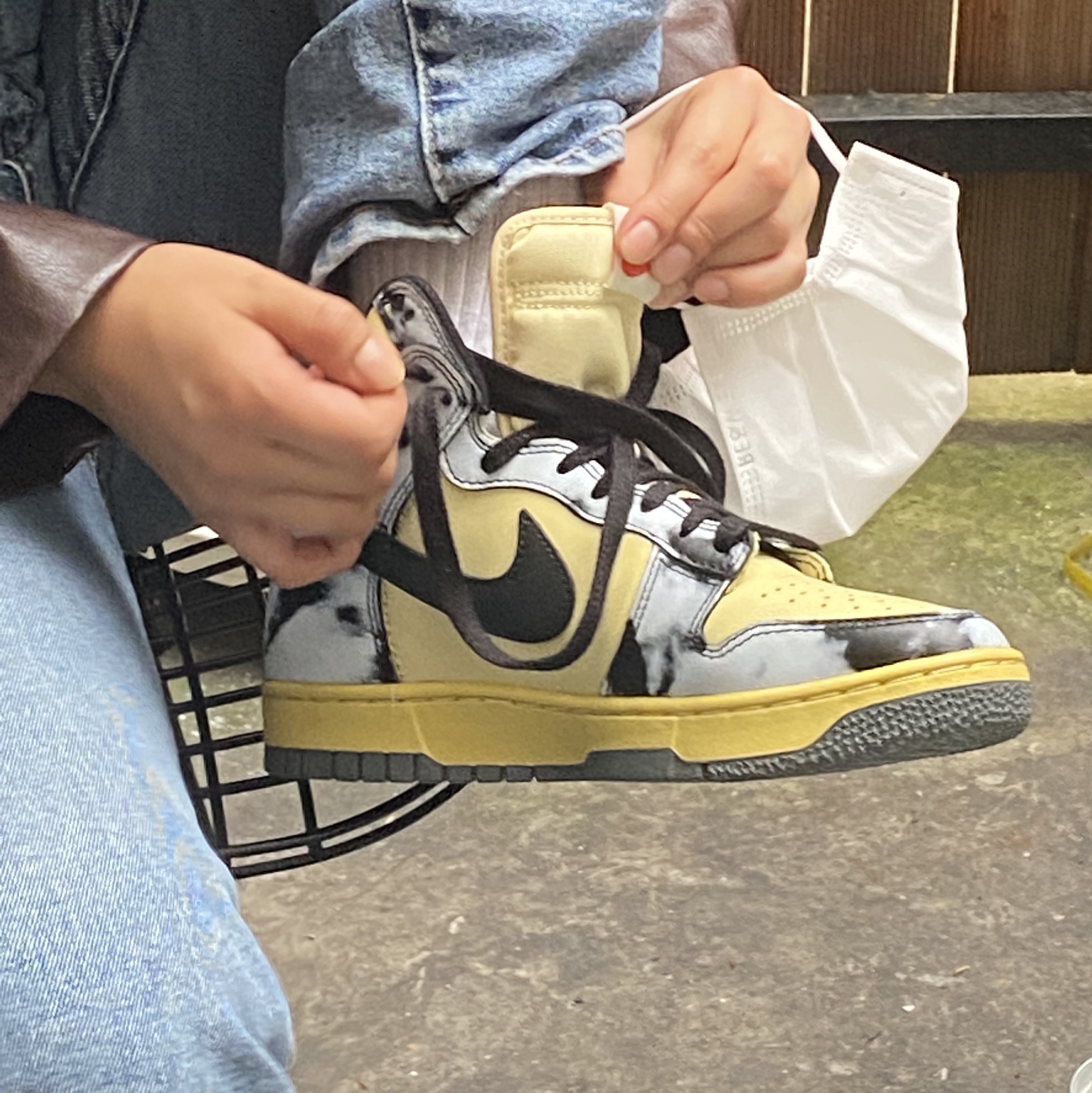 Nike Dunk High 1985 SP Black Acid Wash 착용 스타일