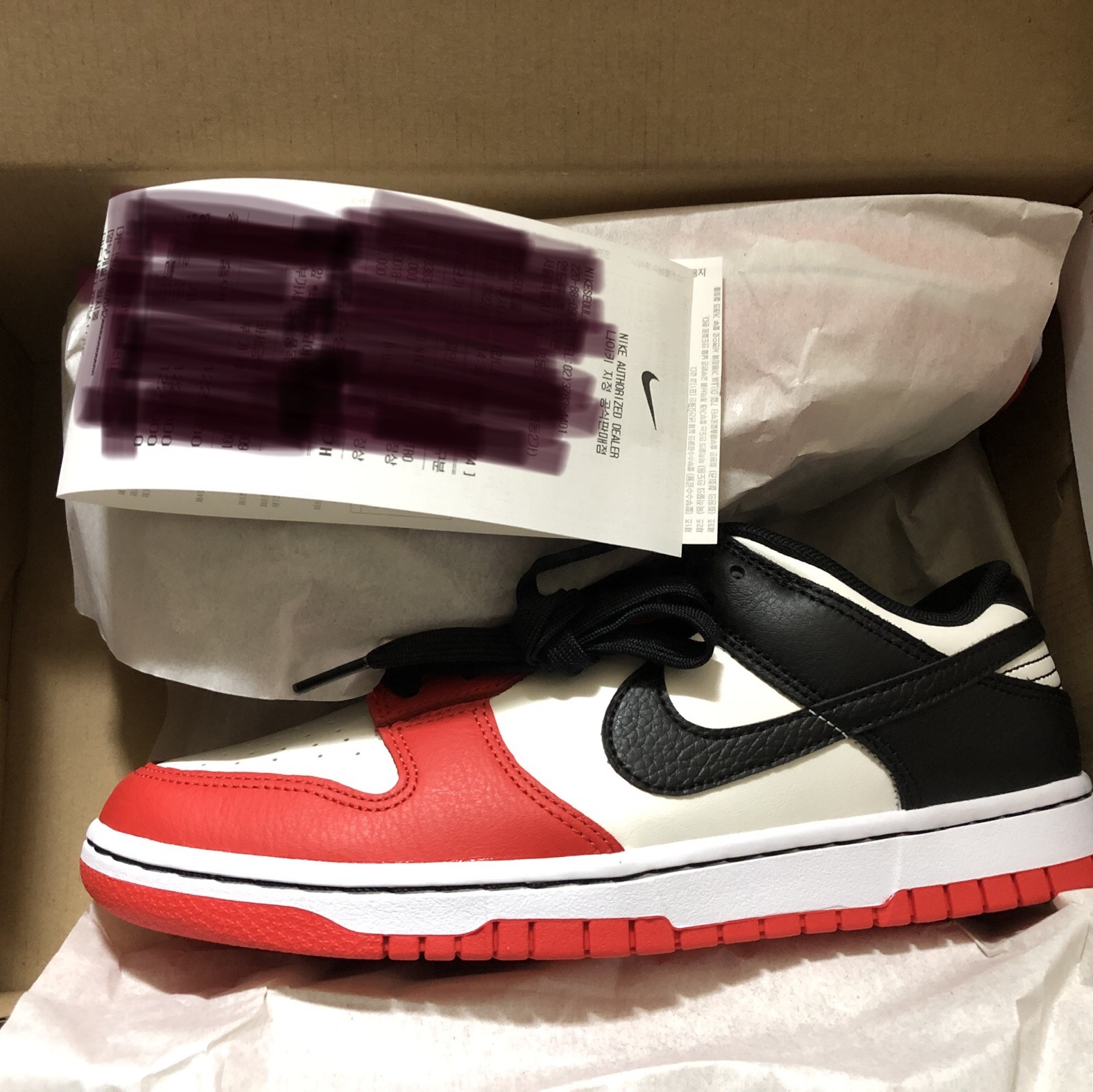Nike x NBA Dunk Low Retro EMB Black and Chile Red 착용 스타일