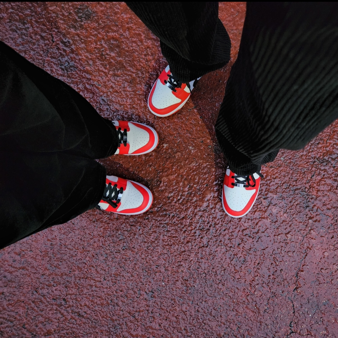 Nike x NBA Dunk Low Retro EMB Black and Chile Red, (GS) Nike x NBA Dunk Low Black and Chile Red 착용 스타일