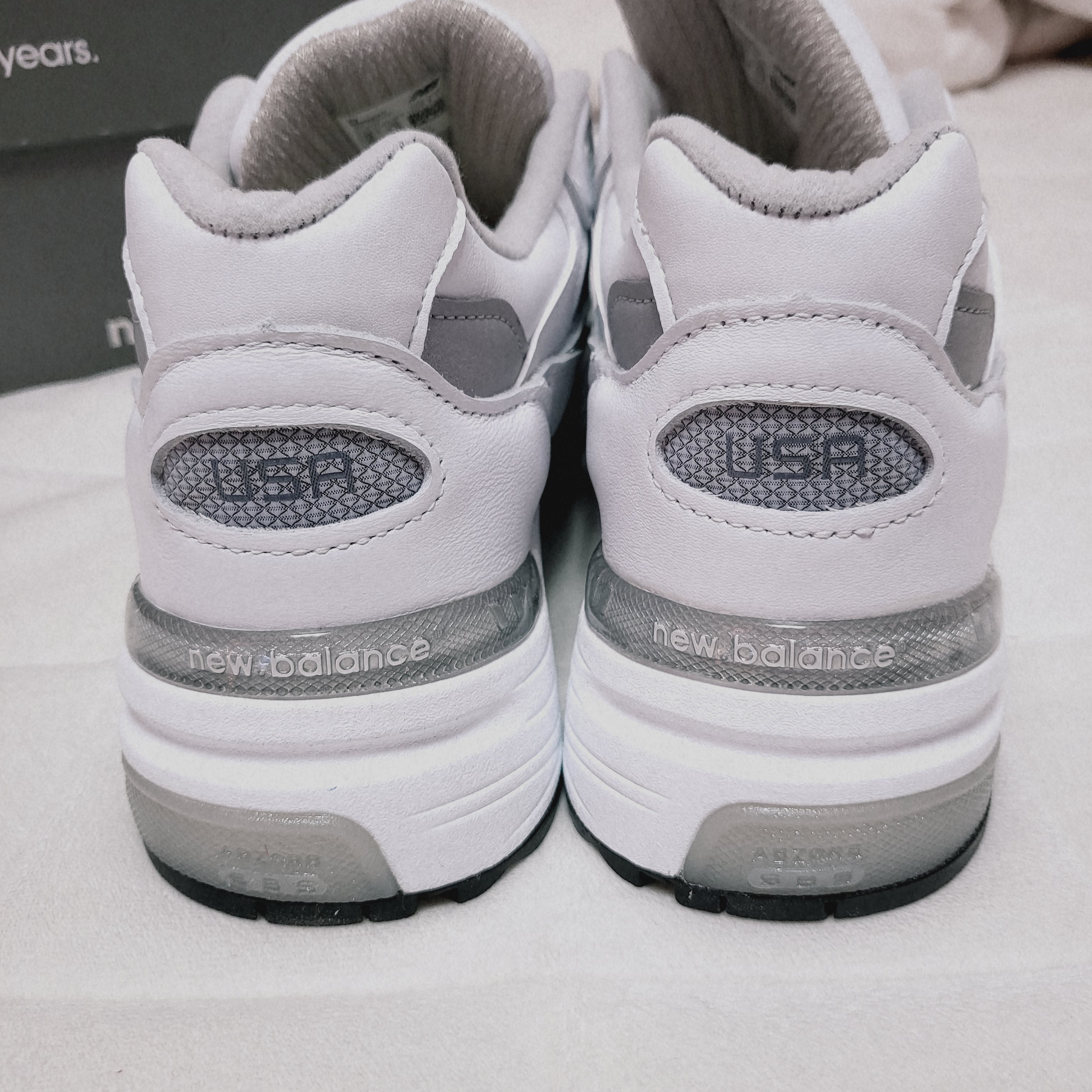 New Balance 992 Made in USA White Silver 착용 스타일 - 3