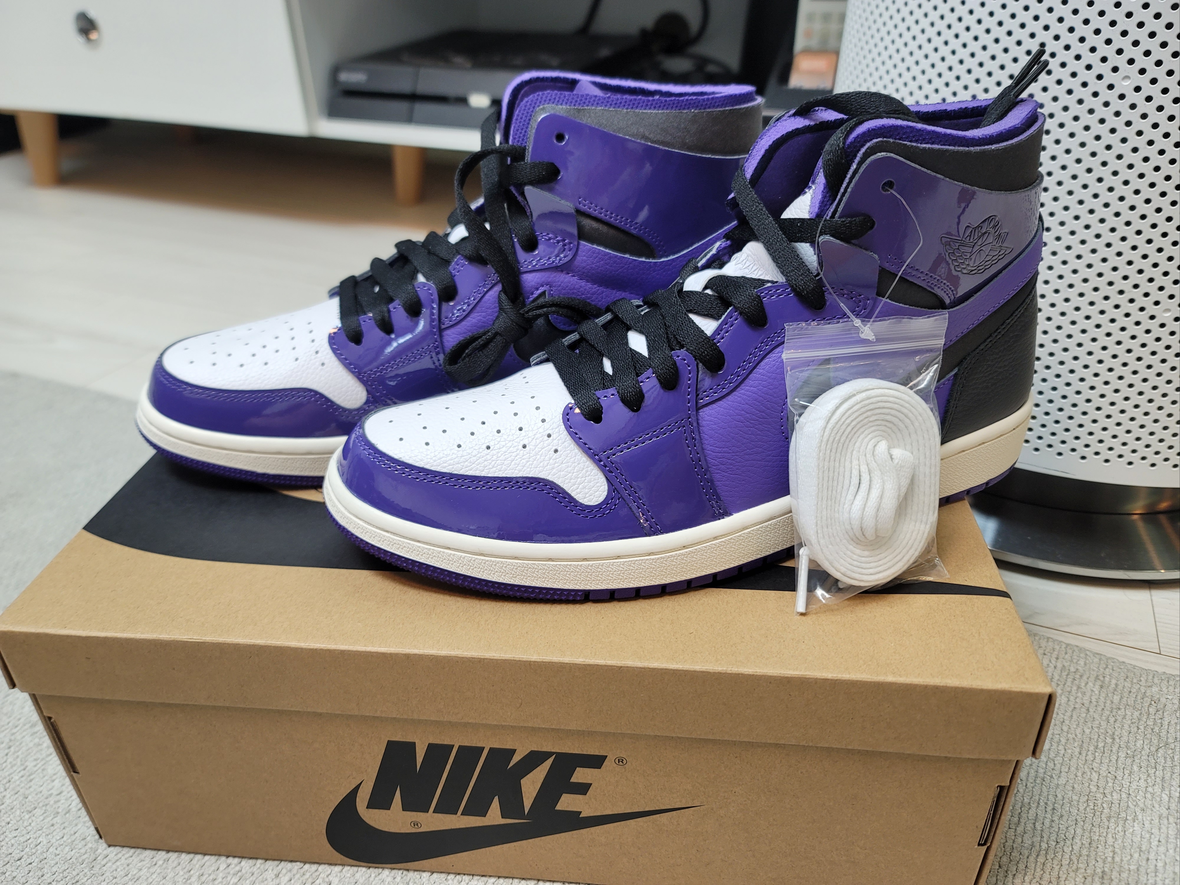 (W) Jordan 1 Zoom Air CMFT Purple Black 착용 스타일 - 1
