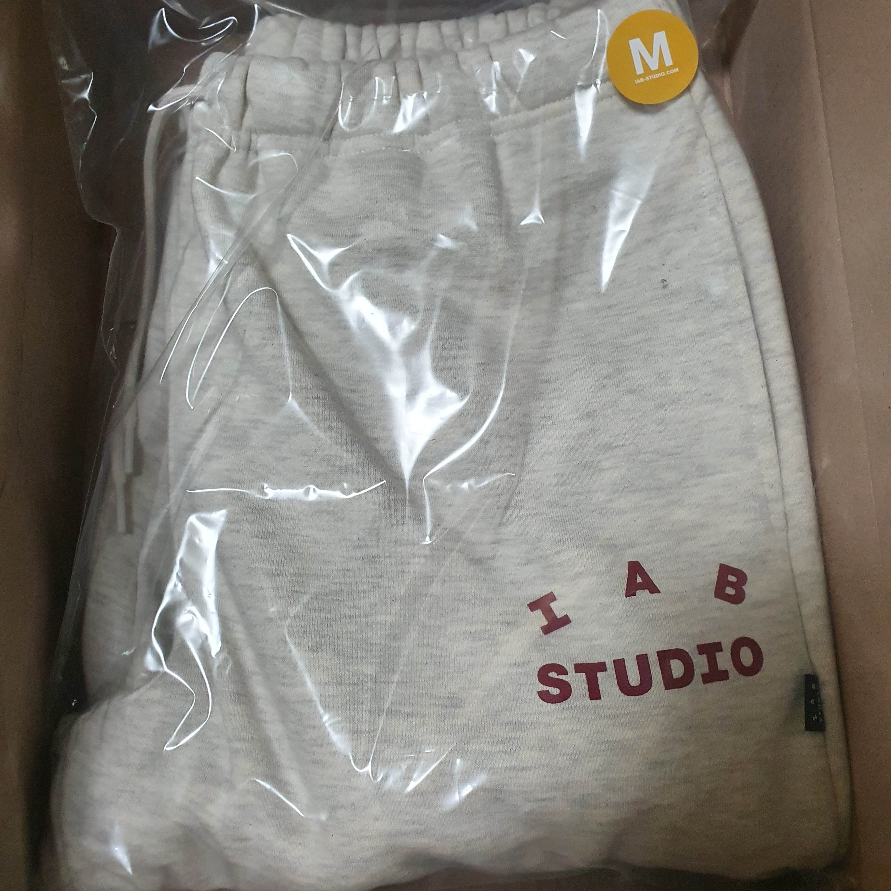 IAB Studio Sweatpants Oatmeal Burgundy - 22SS 착용 스타일