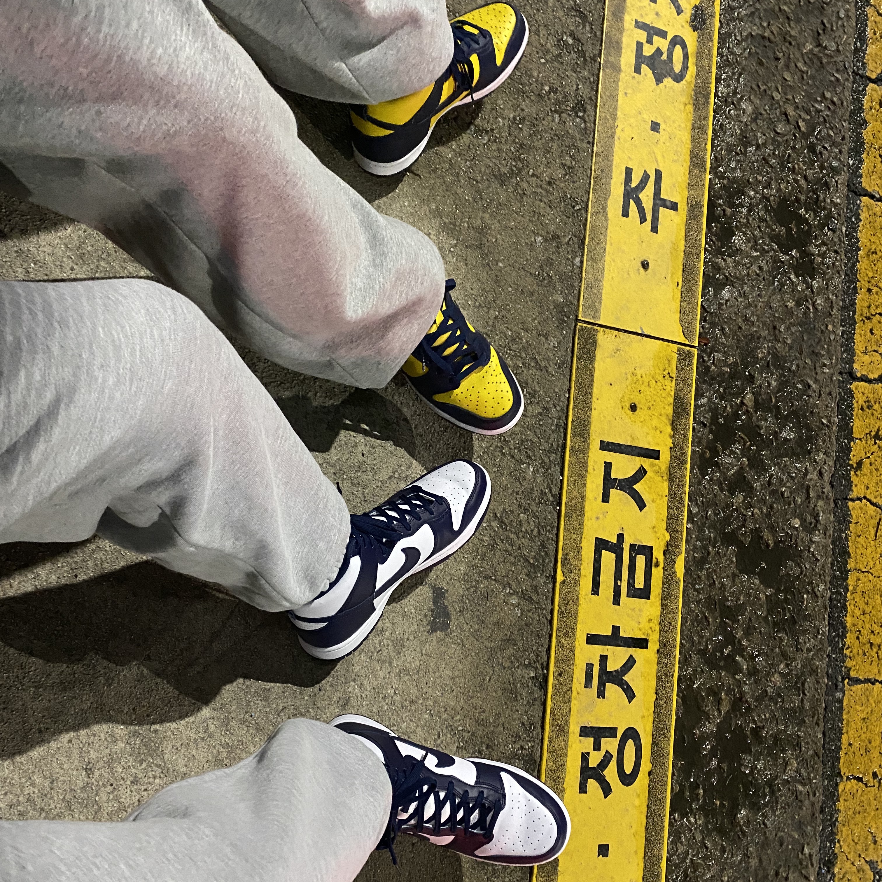 Nike Dunk High Retro Championship Navy, Nike Dunk High SP Varsity Maize 착용 스타일