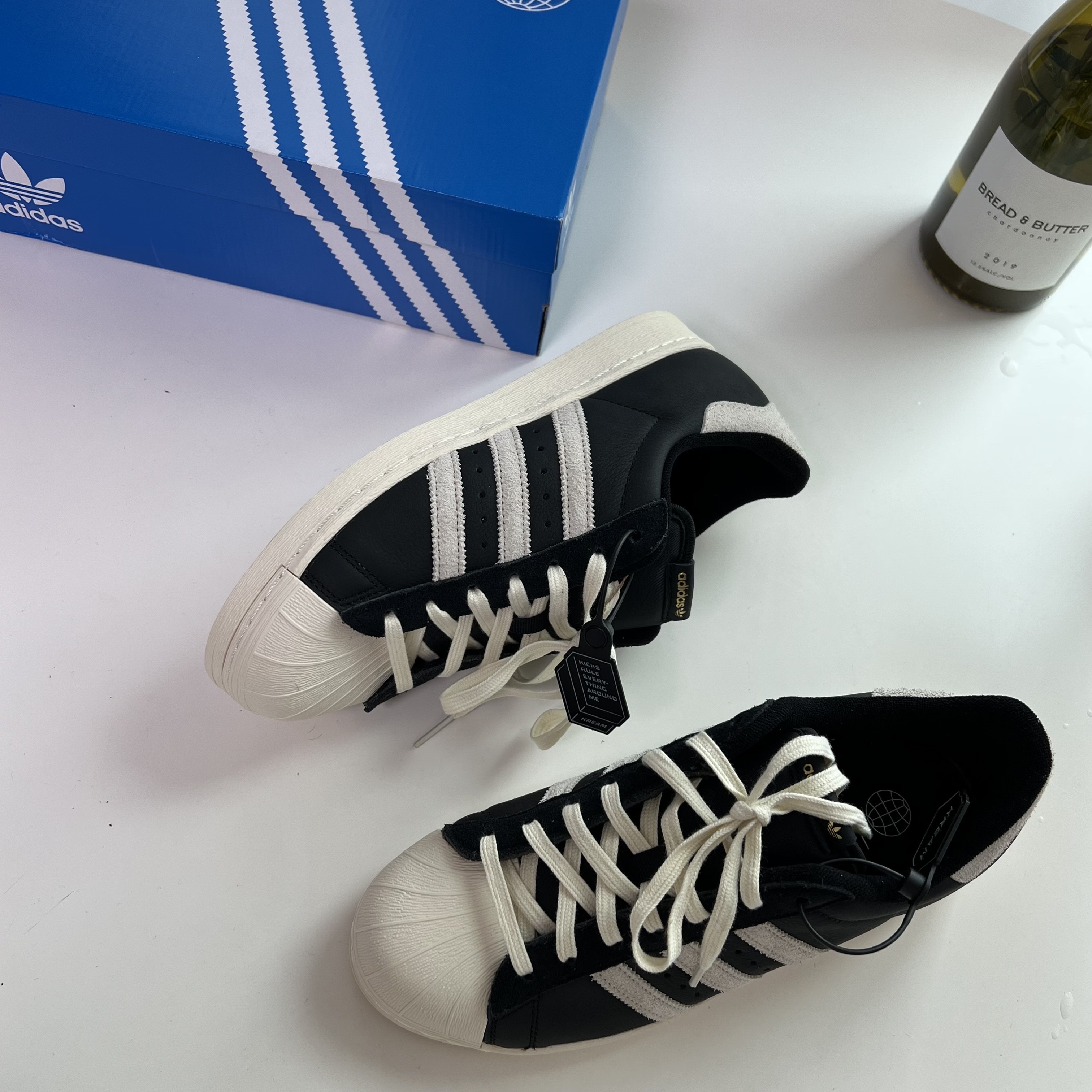 Adidas Superstar 82 Black White 착용 스타일 - 1