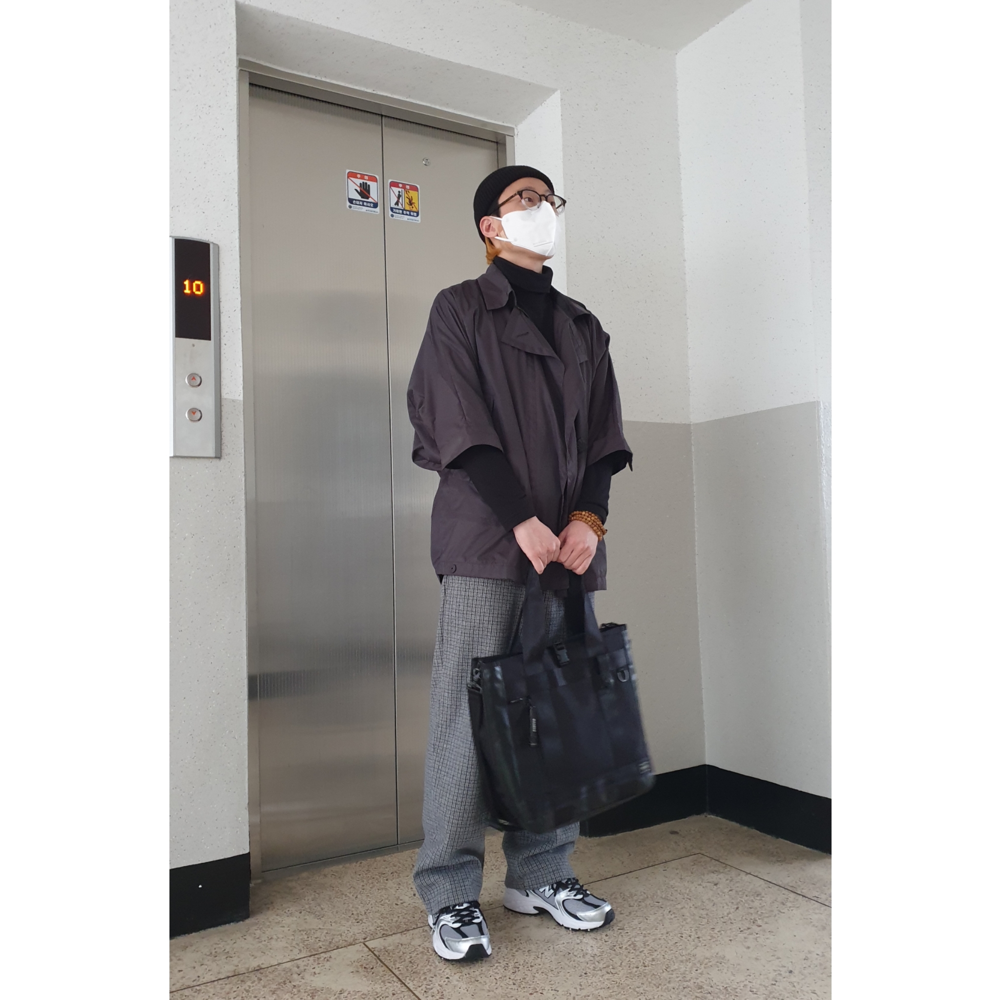 New Balance 530 Silver Black 착용 스타일 - 2