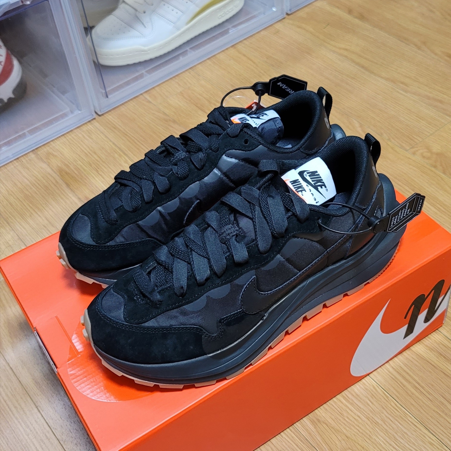 Nike x Sacai VaporWaffle Black and Gum, (W) Nike Air Max BW Ultra Black White 착용 스타일 - 2