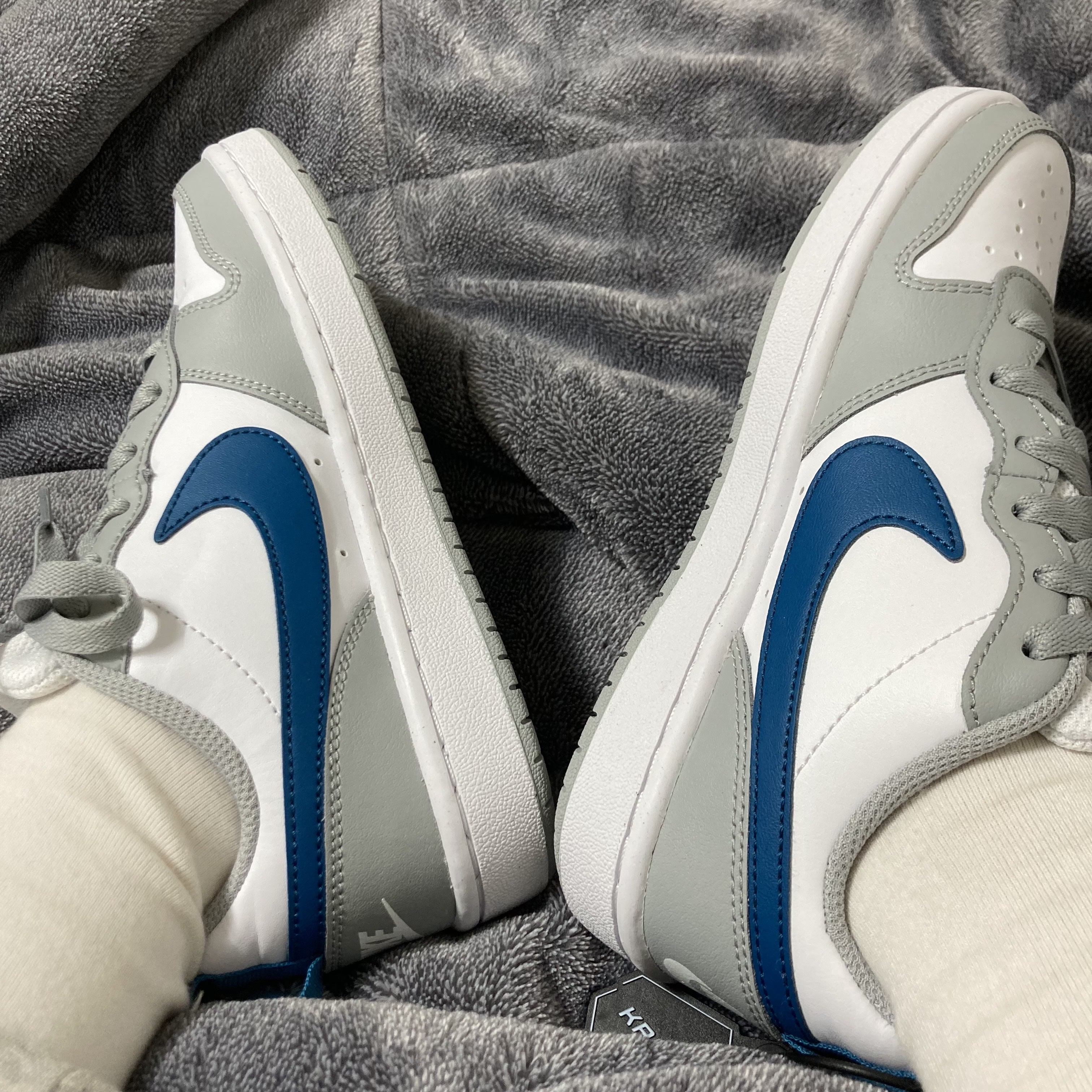 (GS) Nike Court Borough Low 2 Light Smoke Grey 착용 스타일 - 2
