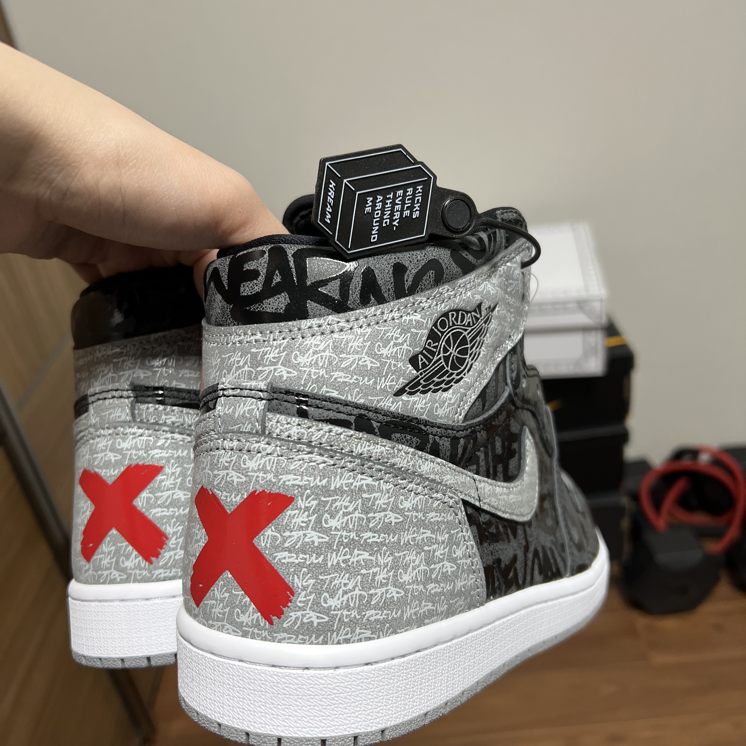 Jordan 1 Retro High OG Rebellionaire 착용 스타일 - 1