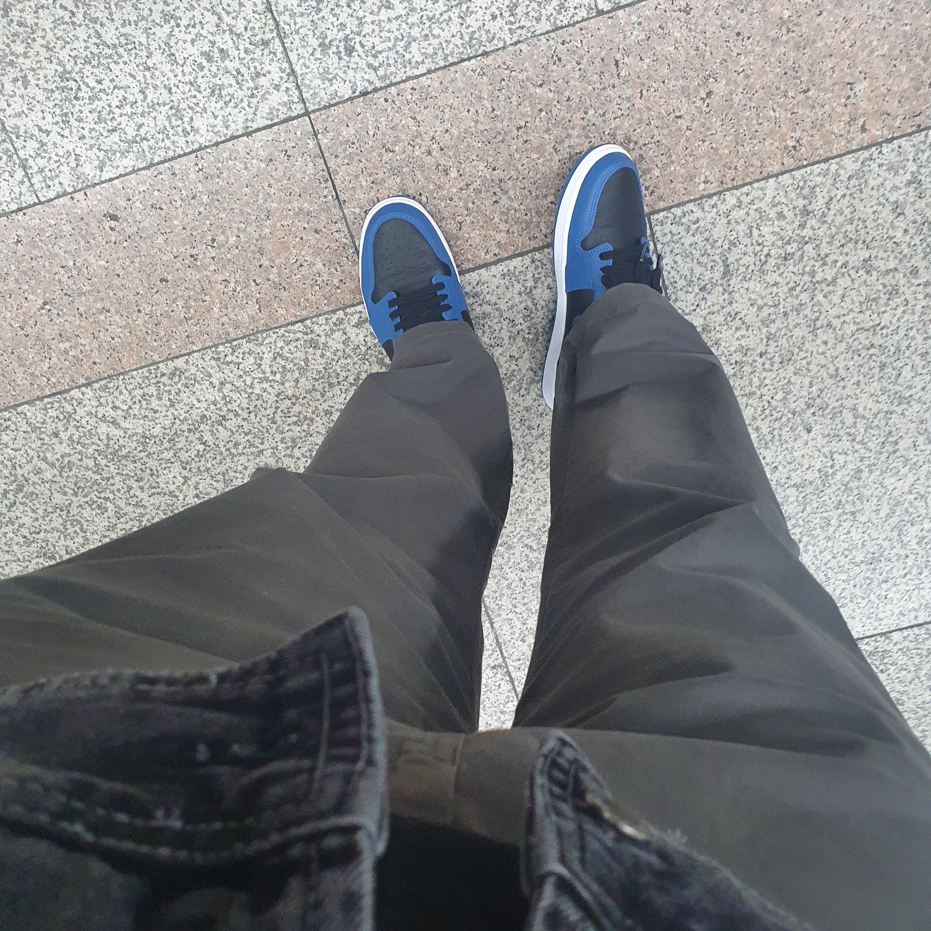 Jordan 1 Retro High OG Dark Marina Blue 착용 스타일 - 4