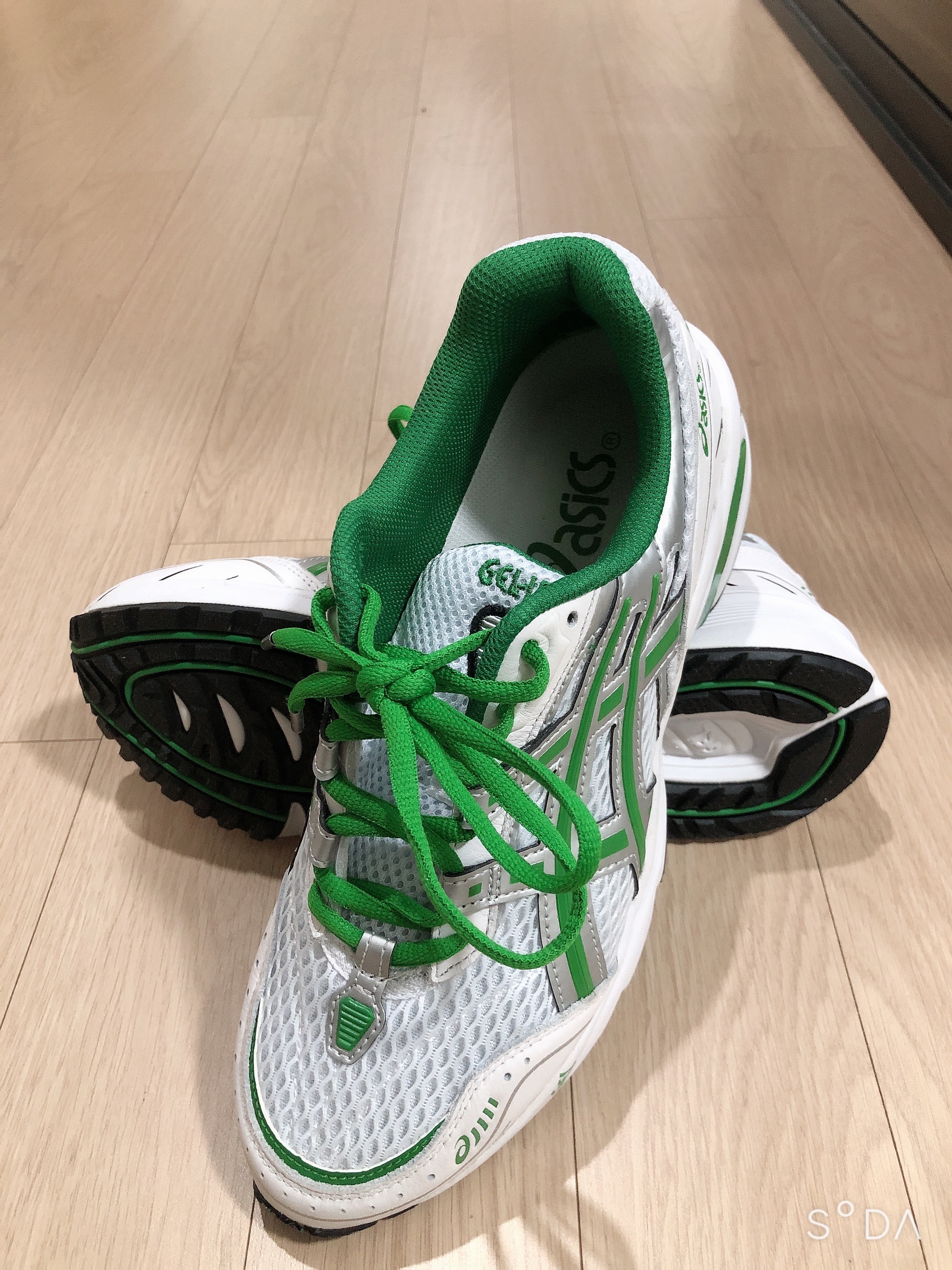 Asics Gel-1090 White Green 착용 스타일 - 1
