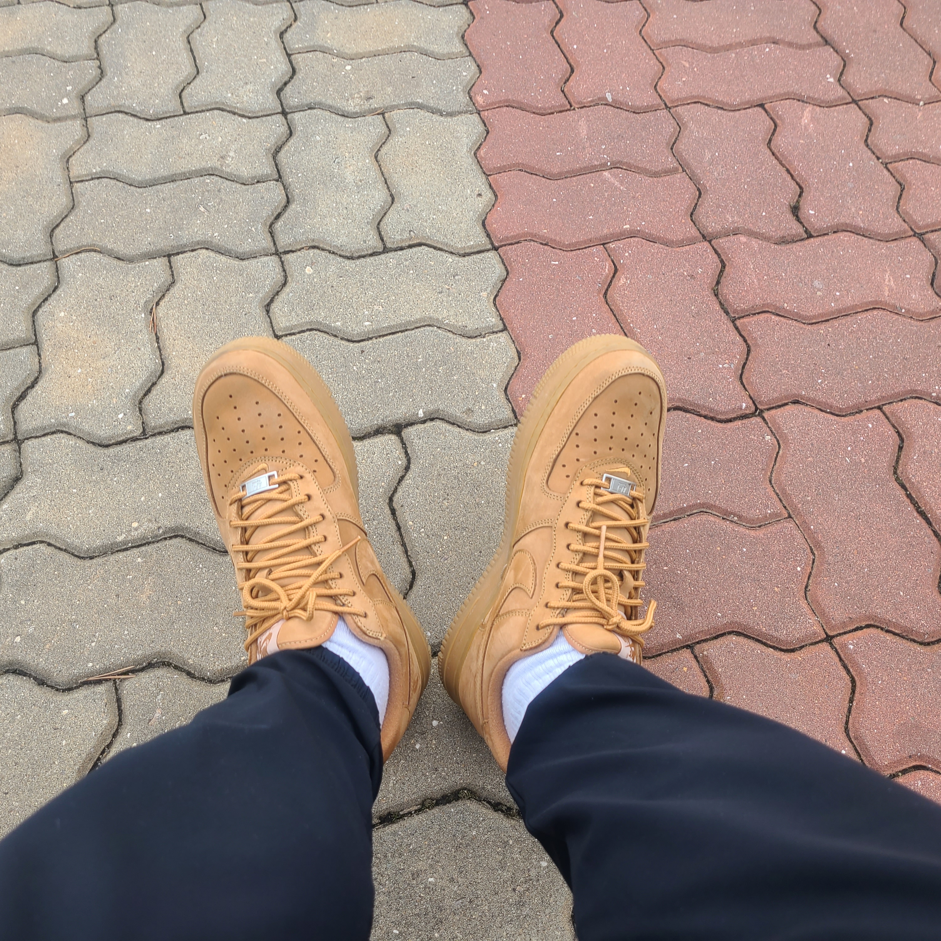 Nike x Supreme Air Force 1 Low Flax 착용 스타일