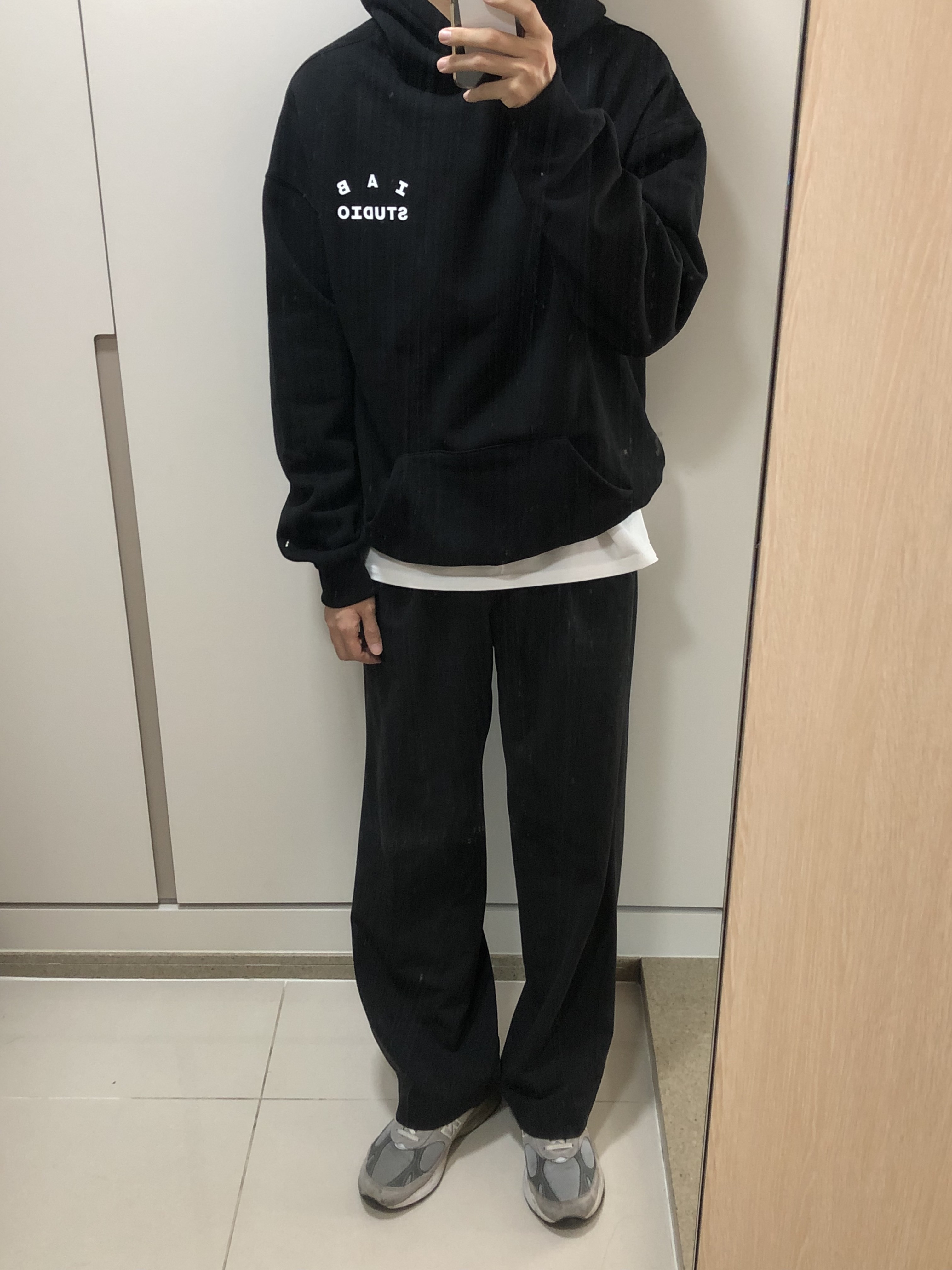 IAB Studio Hoodie Black White, New Balance 993 Made in USA Grey - D Standard 착용 스타일