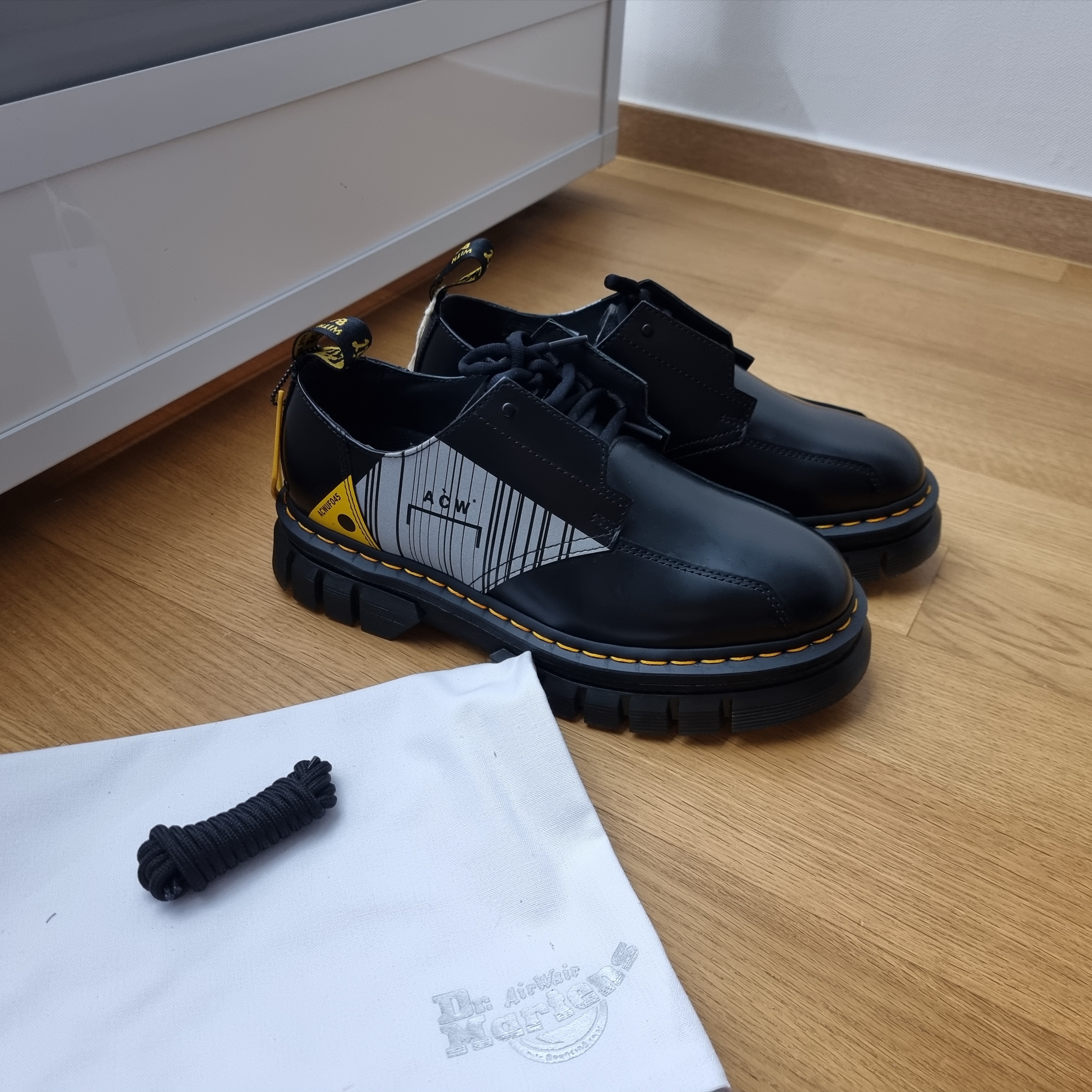 Dr. Martens x A-Cold-Wall 1461 Bex Neoteric Black 착용 스타일
