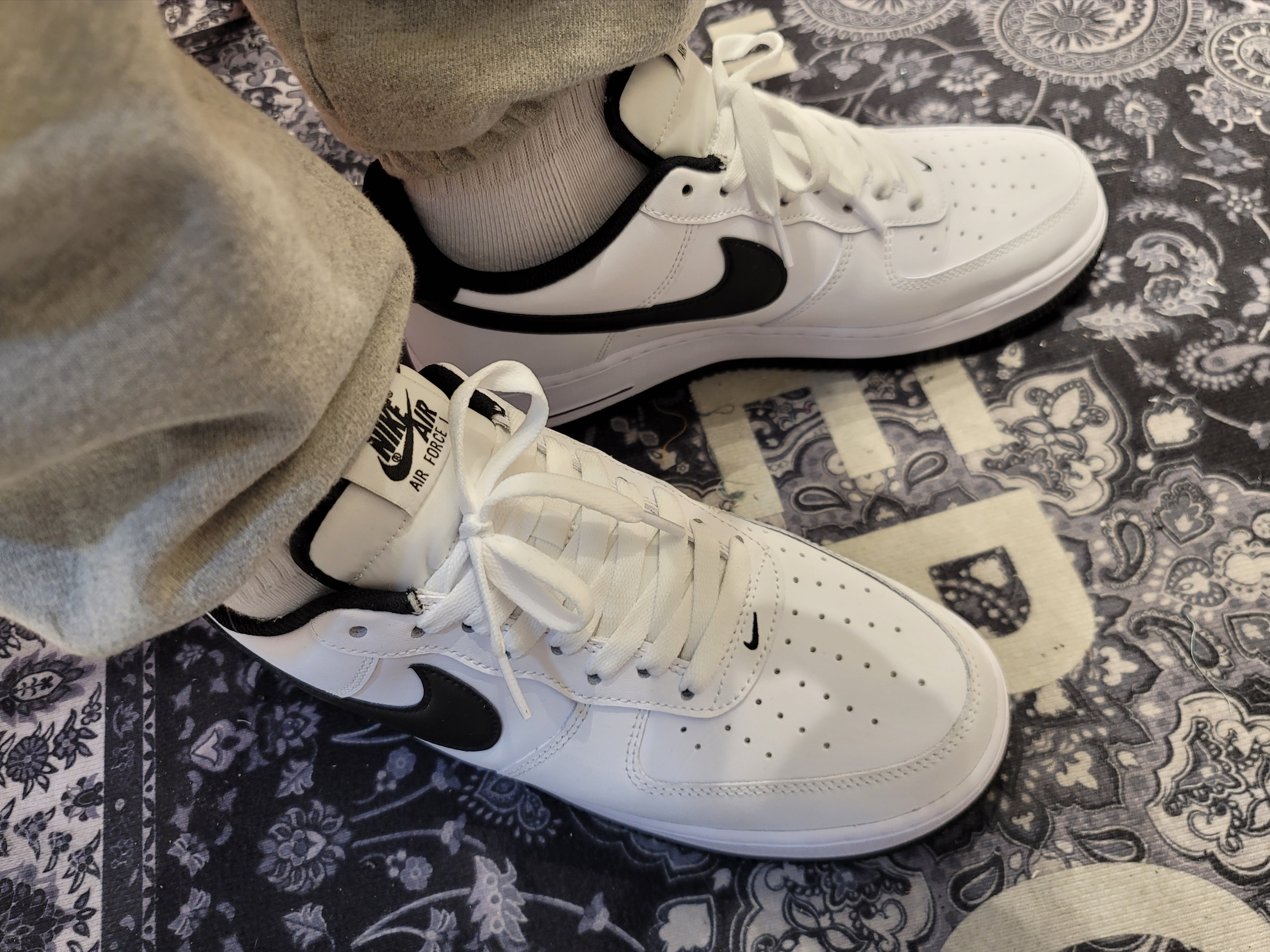 Nike Air Force 1 '07 White Black 착용 스타일 - 3