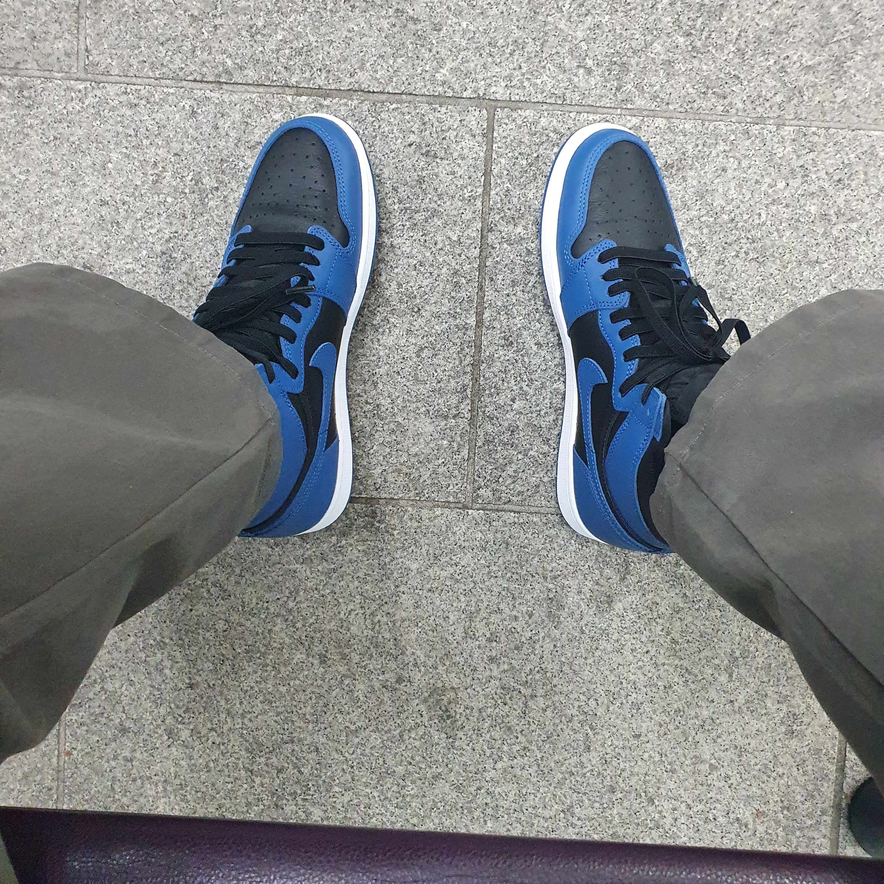Jordan 1 Retro High OG Dark Marina Blue 착용 스타일 - 2