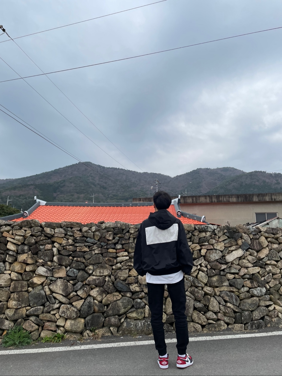 Nike x Fear of God Bomber Hooded Jacket Black, Jordan 1 Low Bred Toe 착용 스타일
