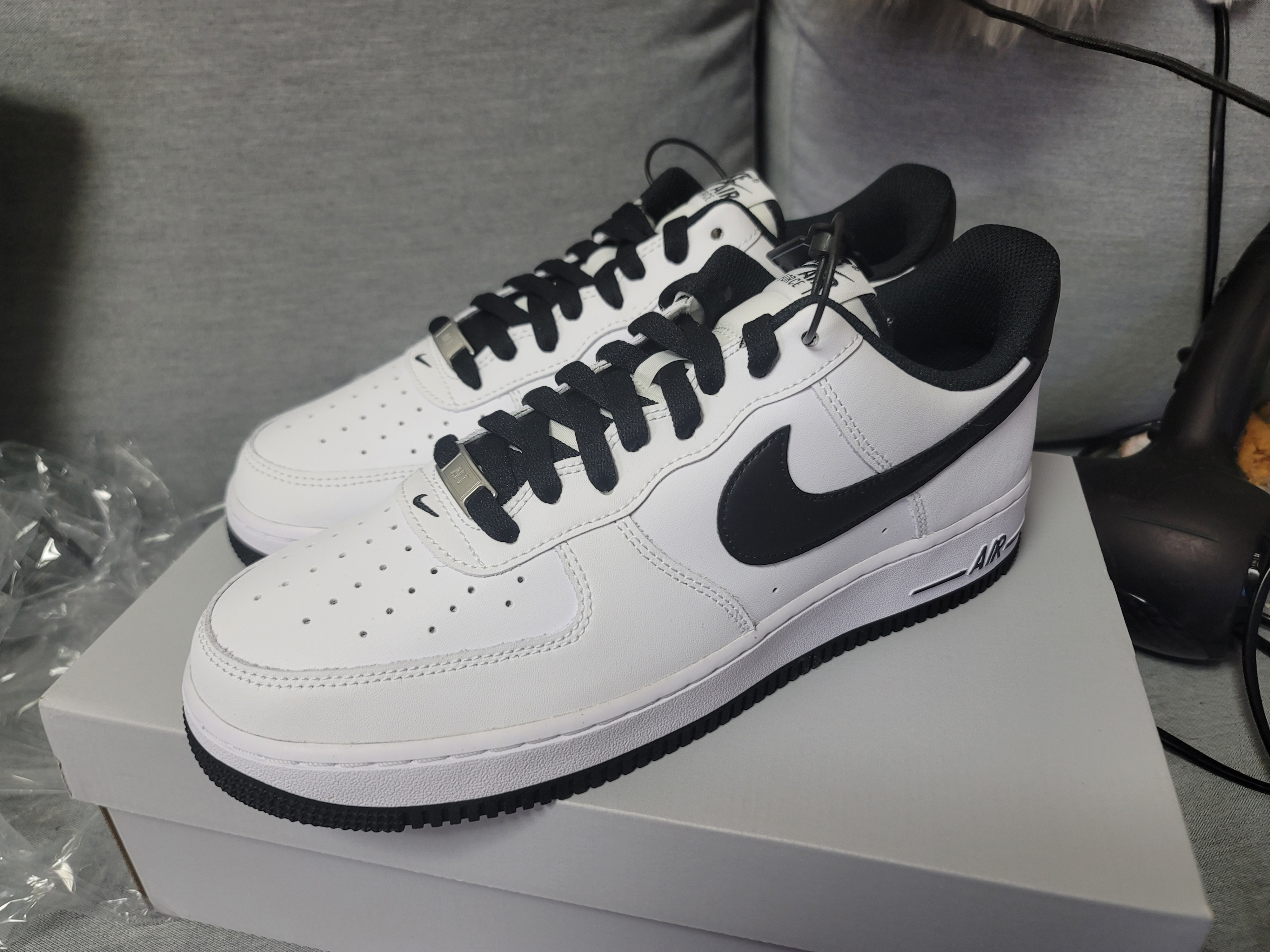 Nike Air Force 1 '07 White Black 착용 스타일 - 2