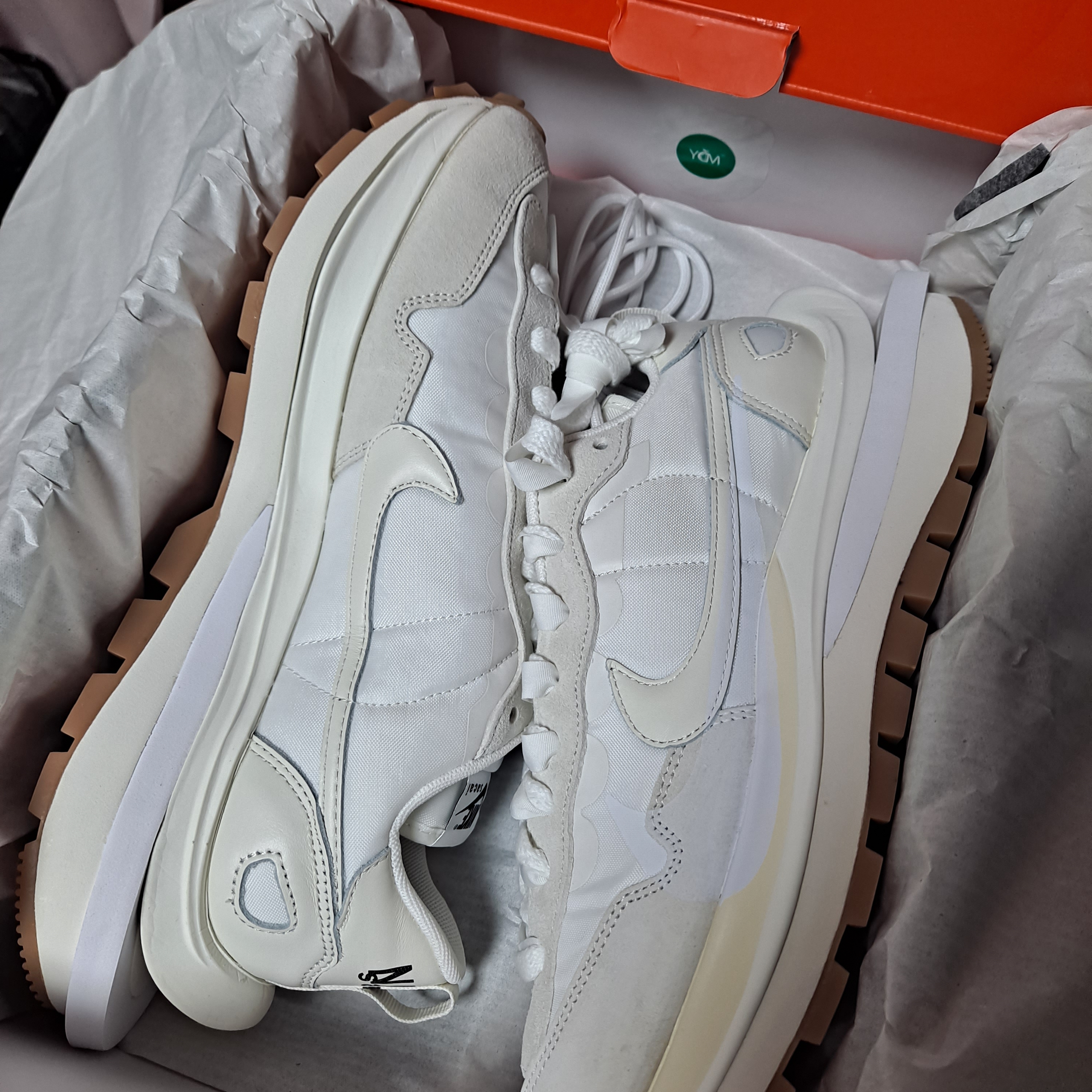 Nike x Sacai VaporWaffle White and Gum 착용 스타일