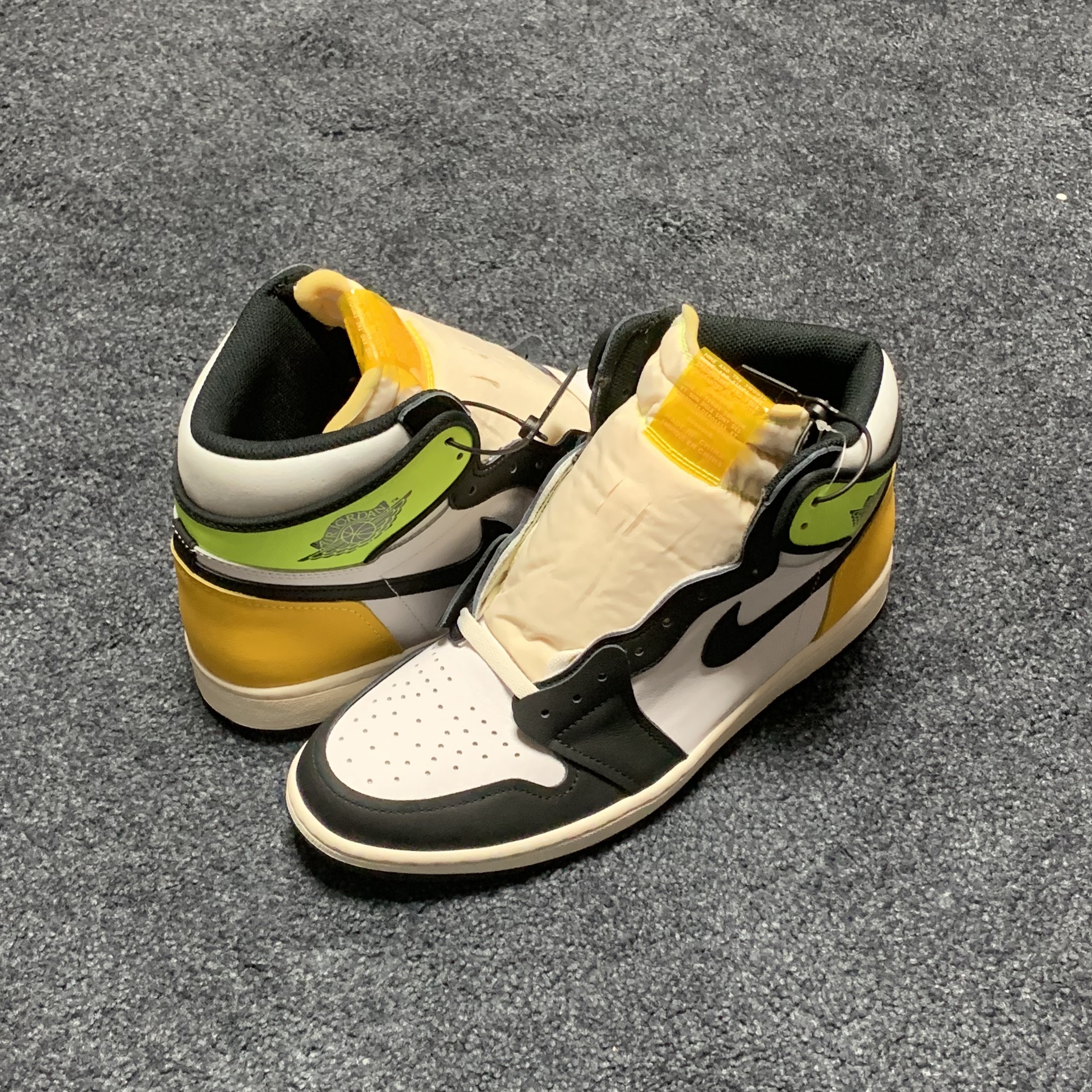Jordan 1 Retro High OG Volt Gold 착용 스타일 - 1