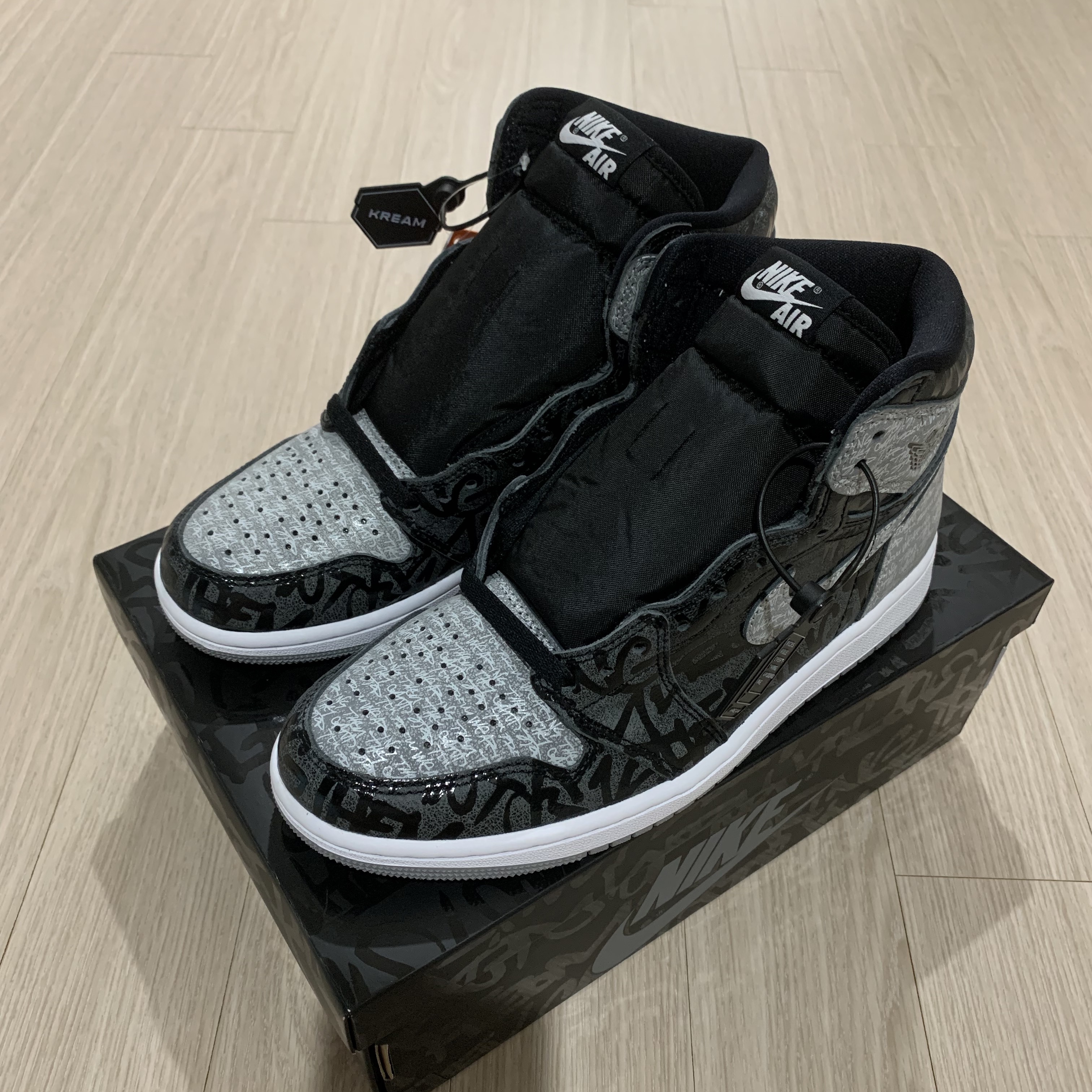 Jordan 1 Retro High OG Rebellionaire 착용 스타일 - 1
