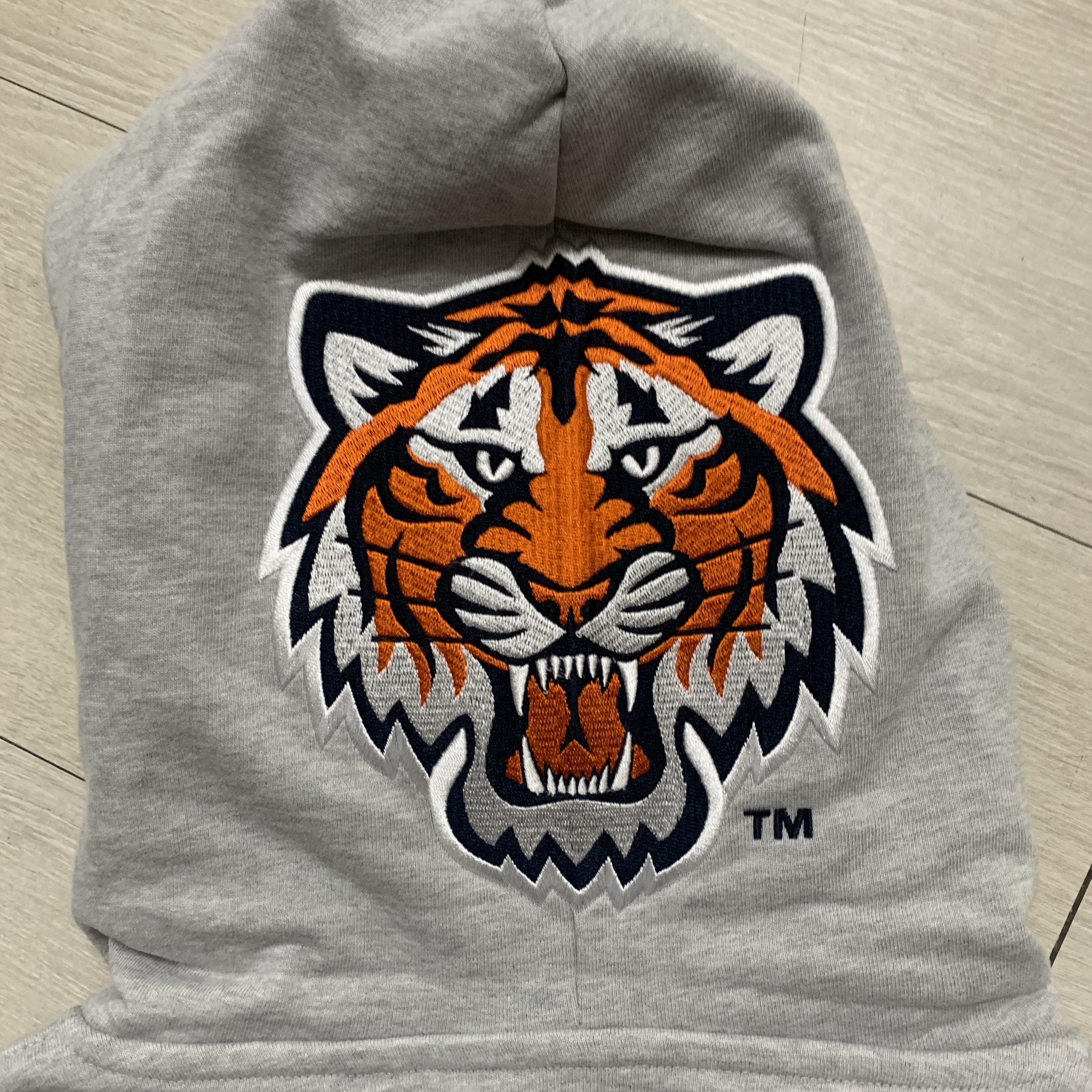Palace x Detroit Tigers New Era Drop Shoulder Hood Grey Marl- 22SS 착용 스타일 - 3