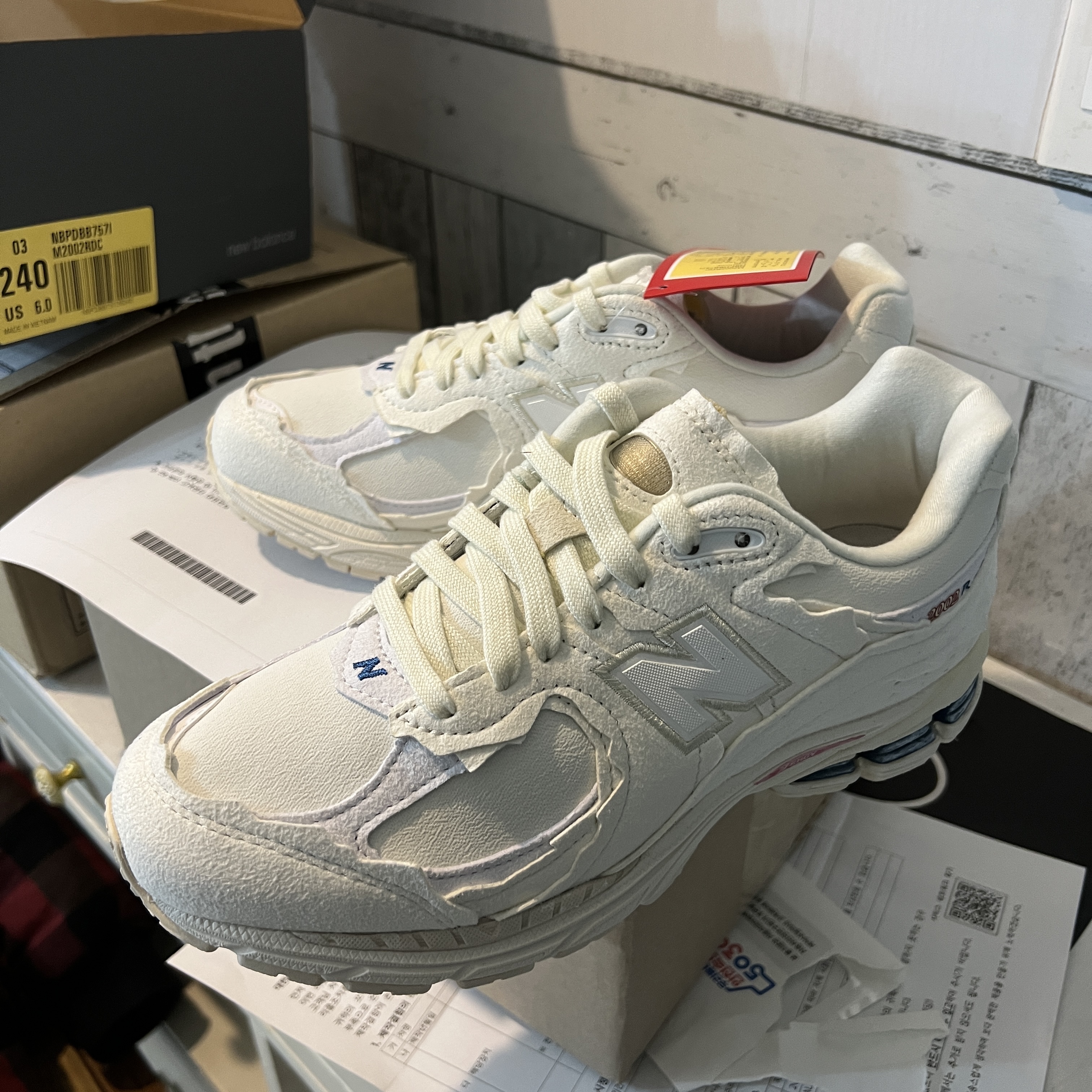 New Balance 2002R Protection Pack Sea Salt 착용 스타일