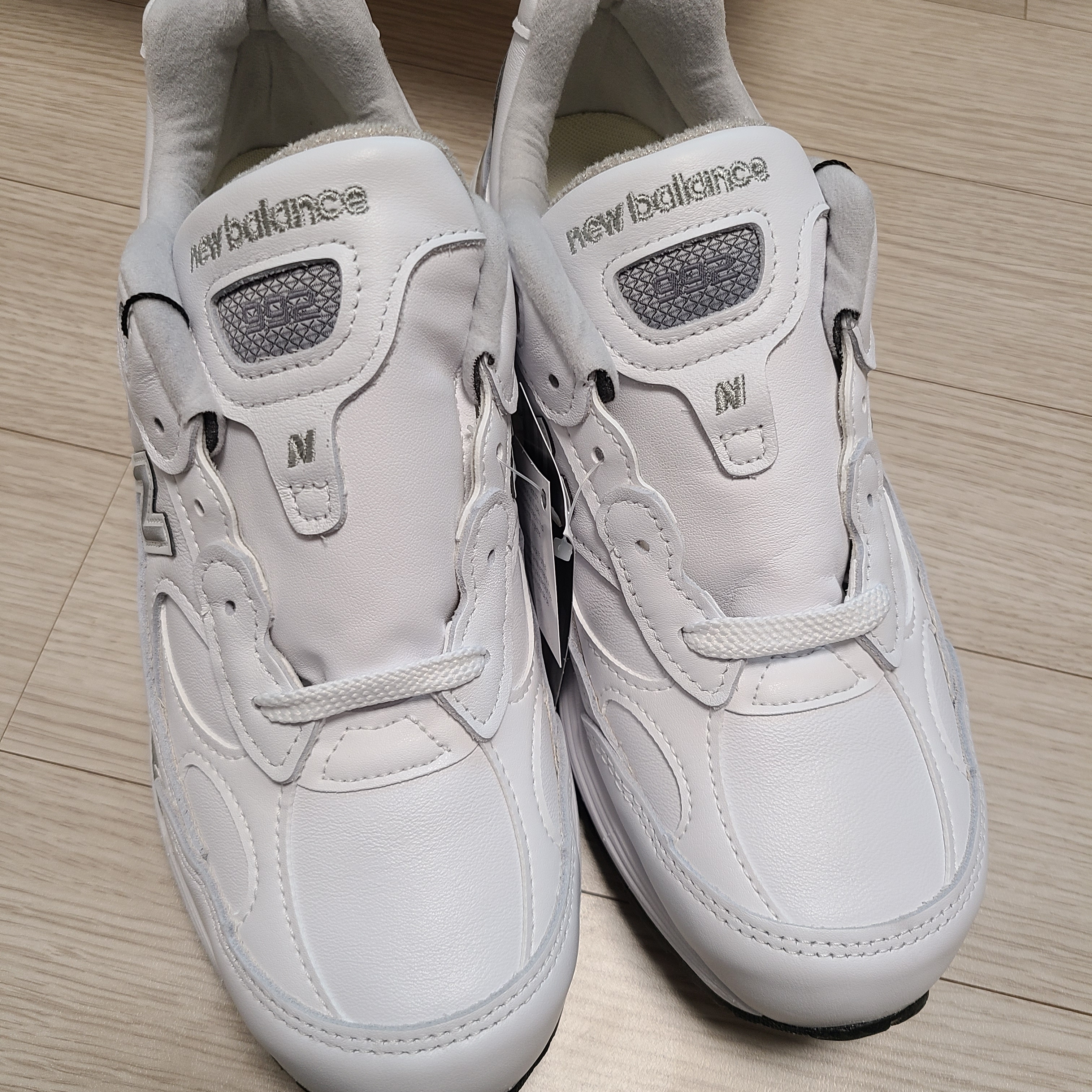 New Balance 992 Made in USA White Silver 착용 스타일 - 2